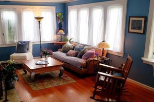 Alquiler Vacacional - AVAILABLE JULY 2025
Charming 2 bedroom bungalow 1 block to the beach Madison CT