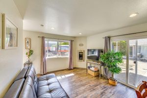 Alquiler Vacacional - 2 Mi to Old Town: House w/ Grill in Eureka!