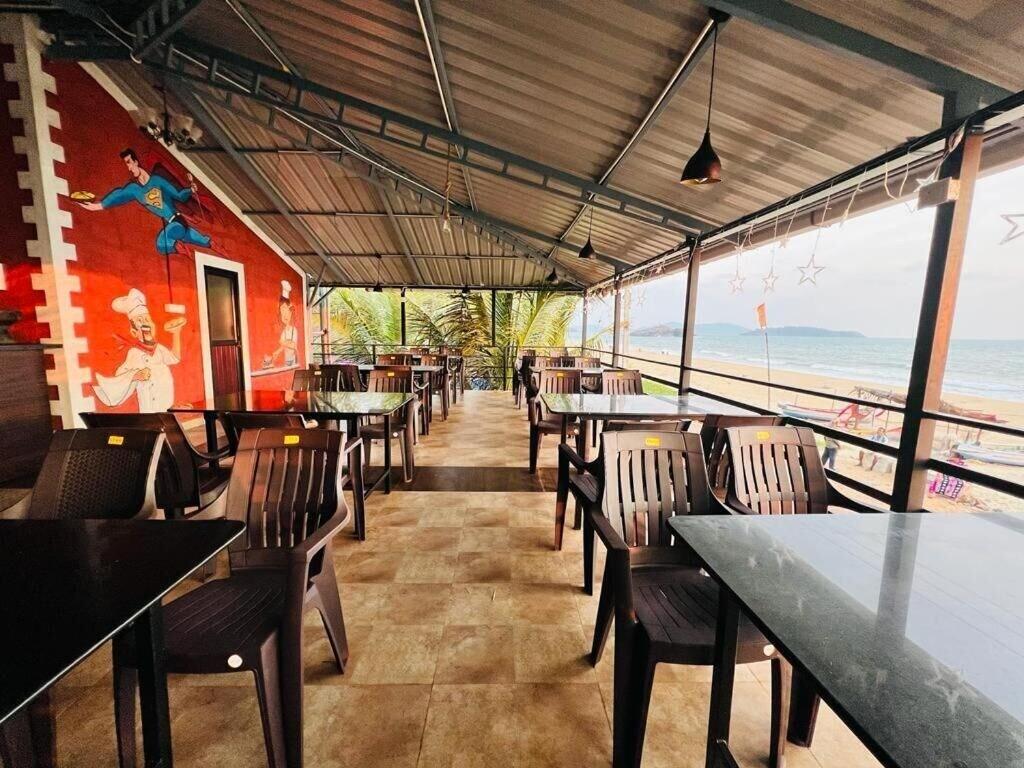 Restaurant Ocean Paradise Beach Homestay