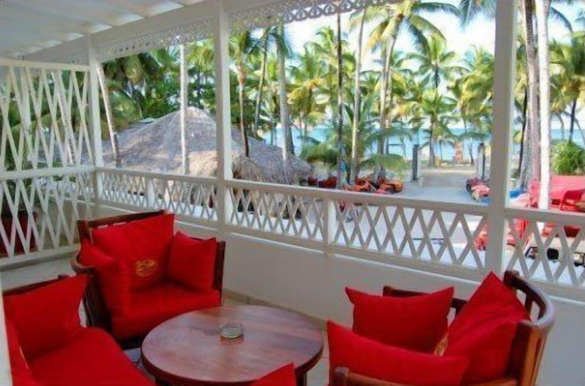 Comodidades del Alojamiento Las Cayenas Beach Hotel