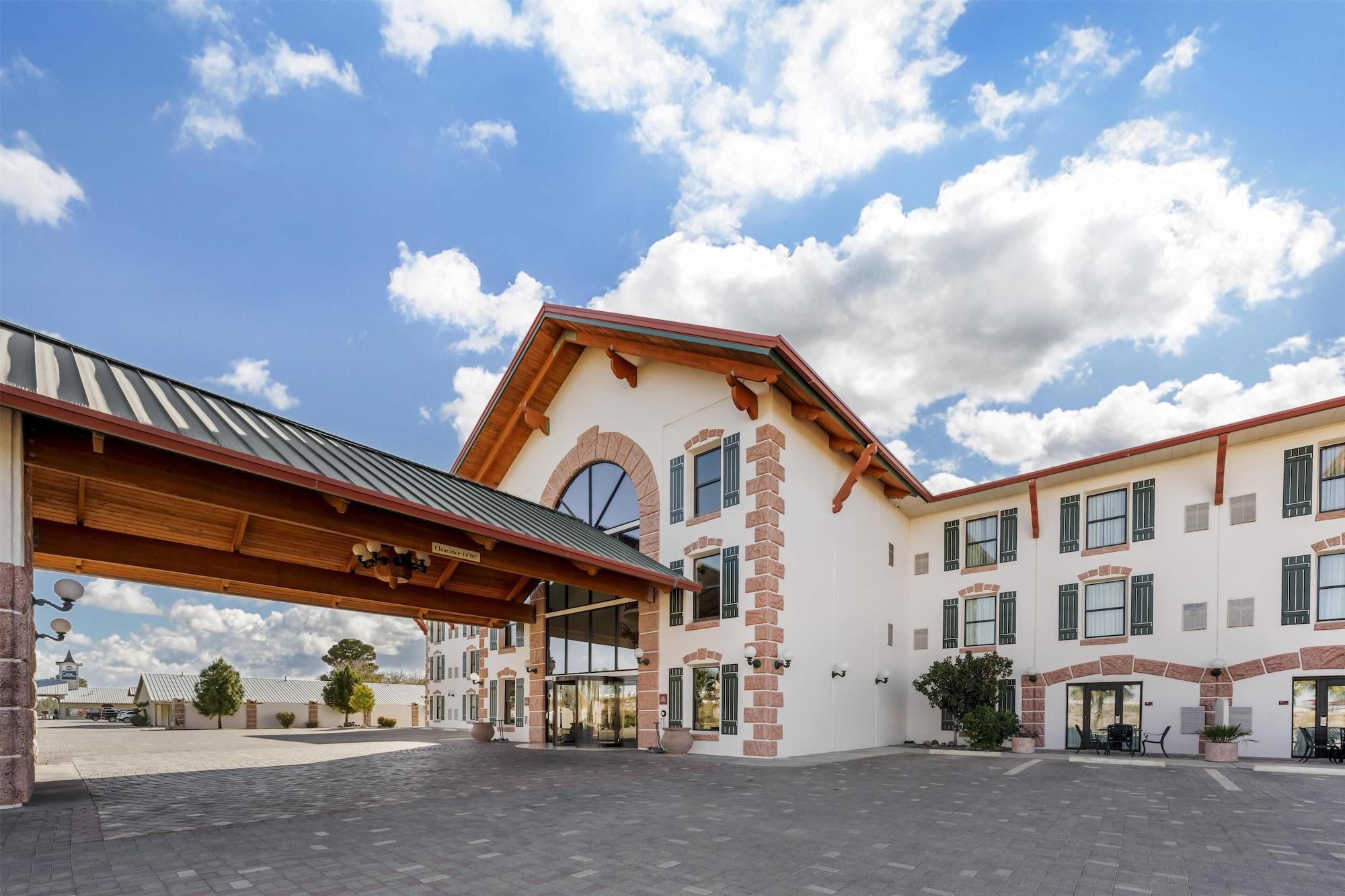 Vista Exterior Best Western Plus Swiss Chalet Hotel & Suites
