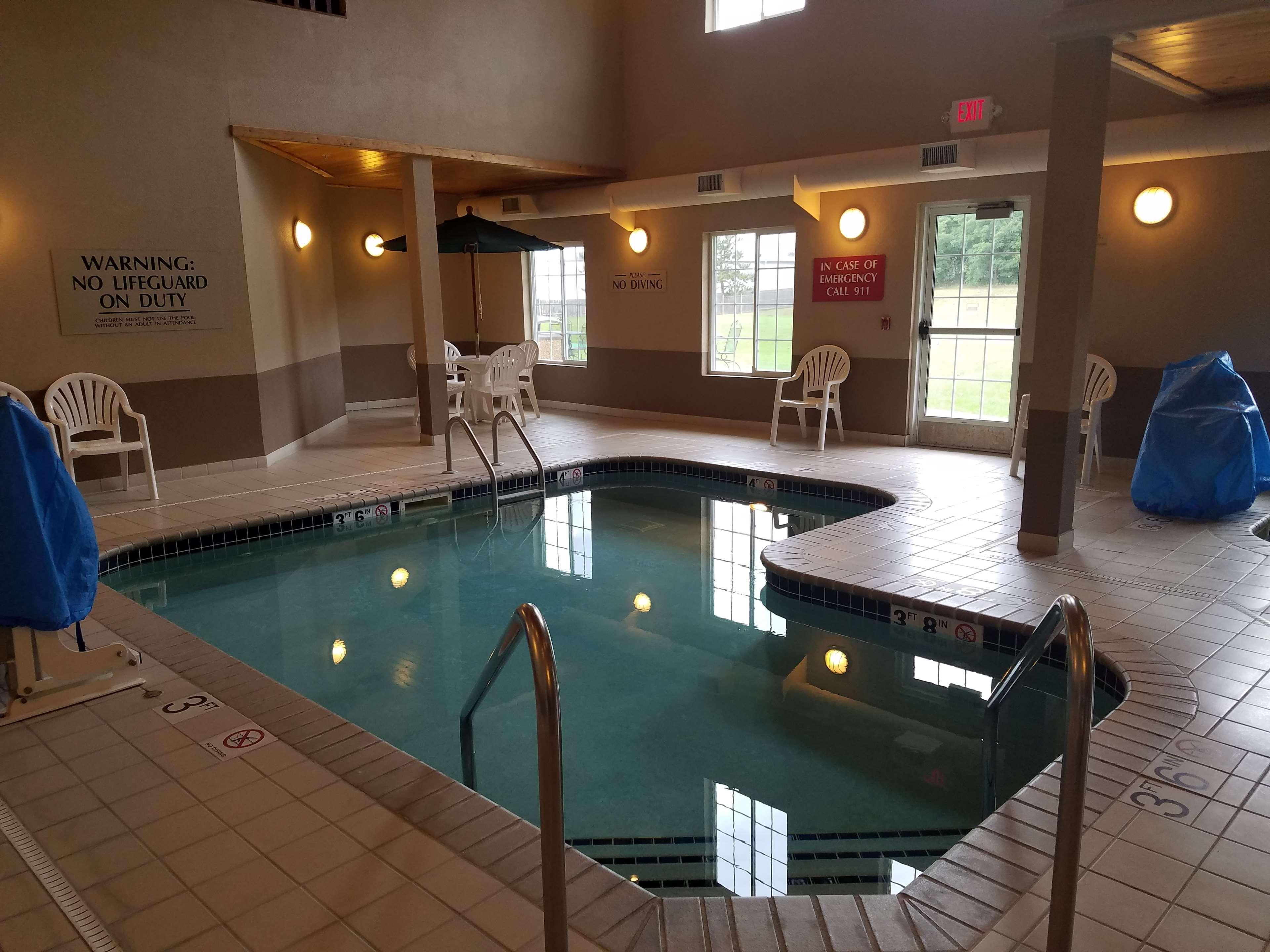 Vista Piscina GrandStay Residential Suites - Eau Claire