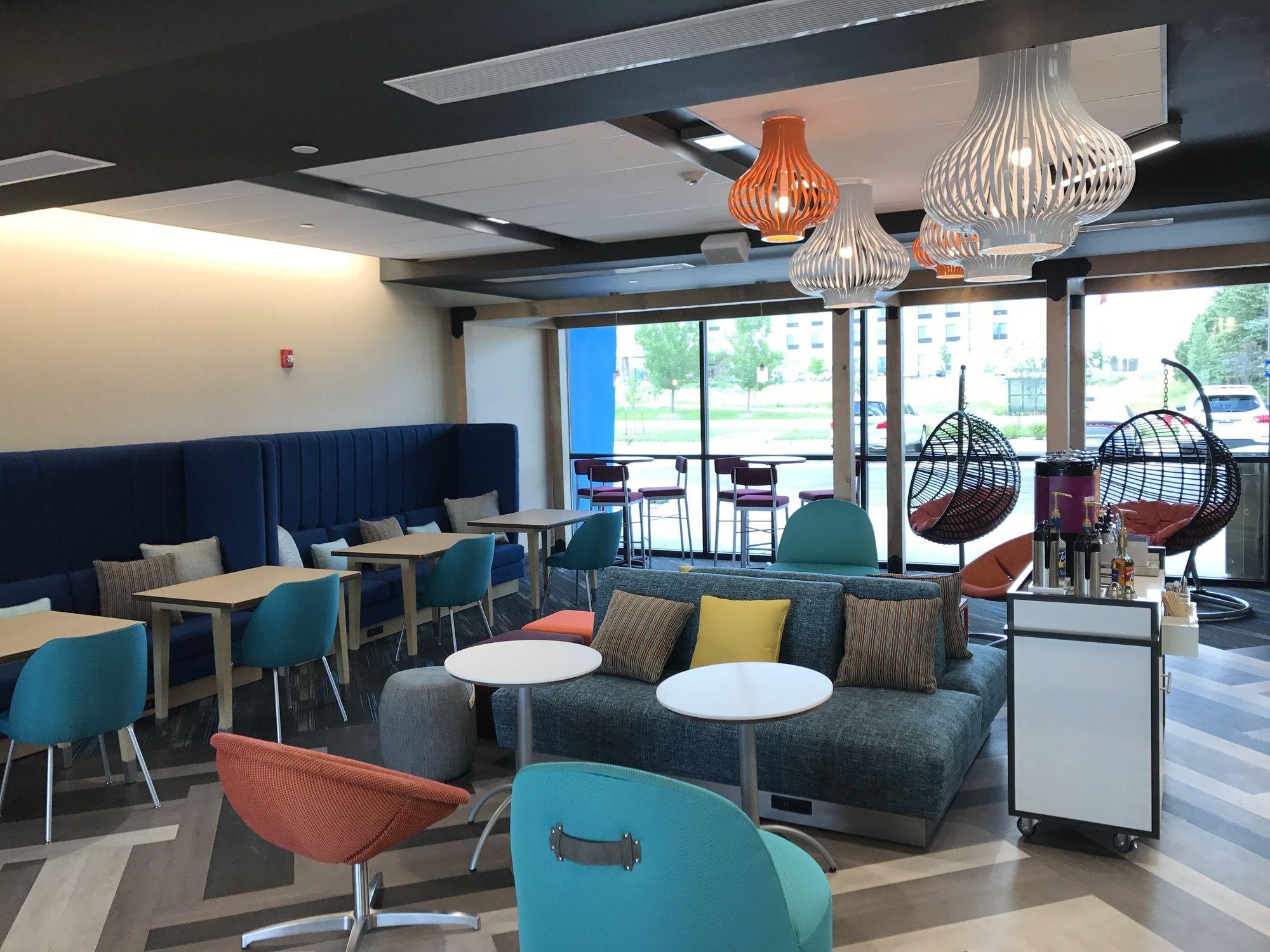 Vista Lobby Tru by Hilton Cedar Rapids Westdale