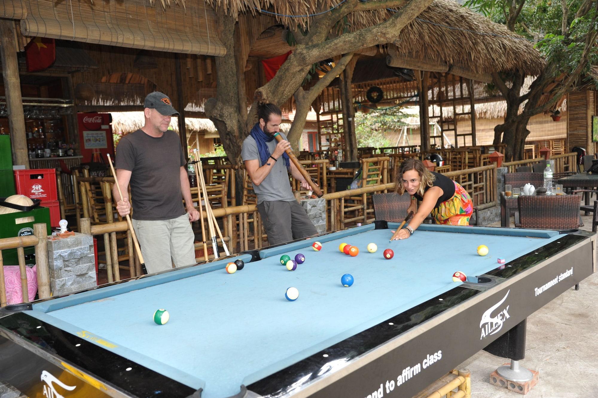 Instalaciones Recreativas Quoc Khanh Bamboo Homestay - Hostel