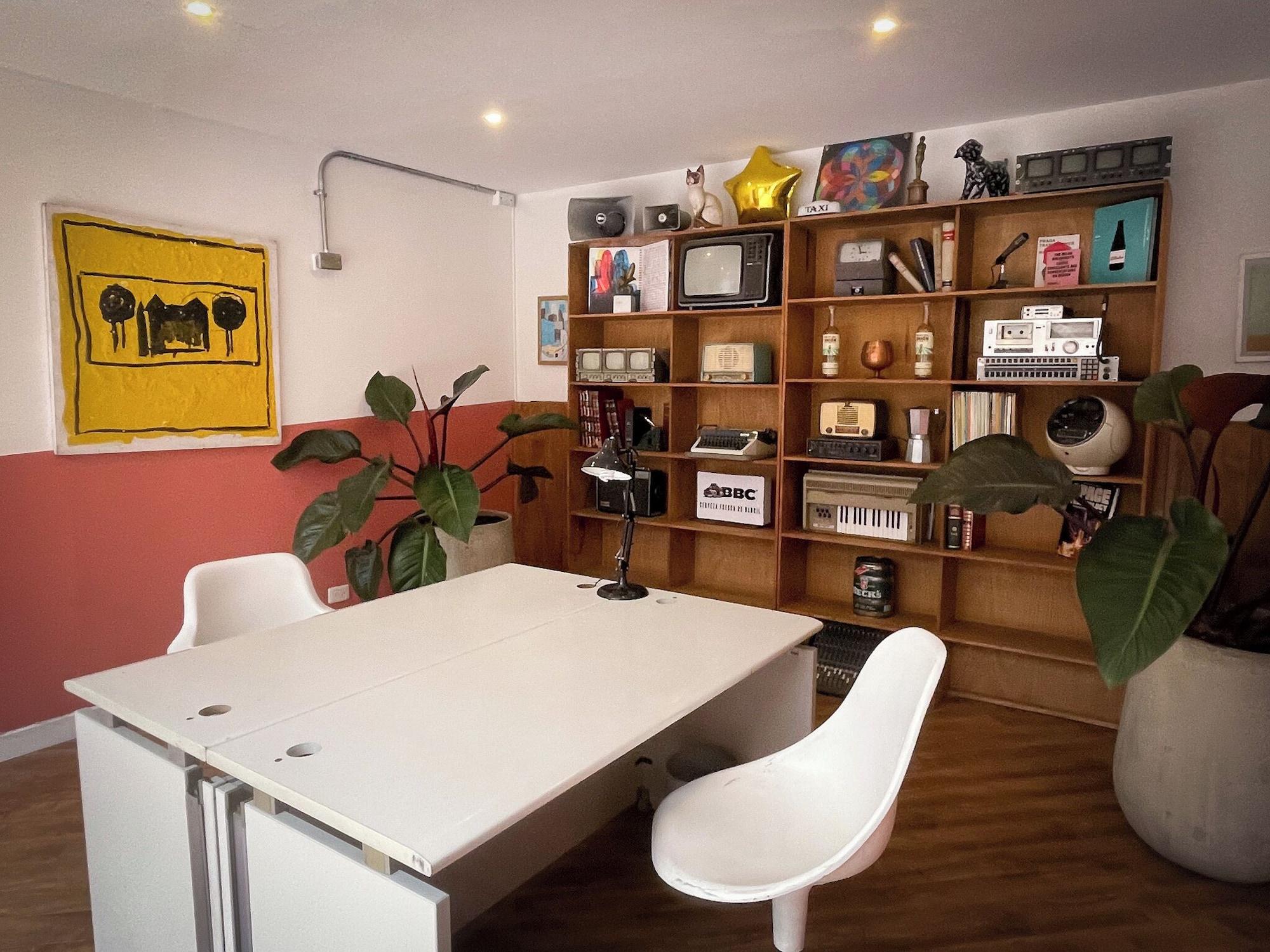 Varios Marietta - House of Social Travellers