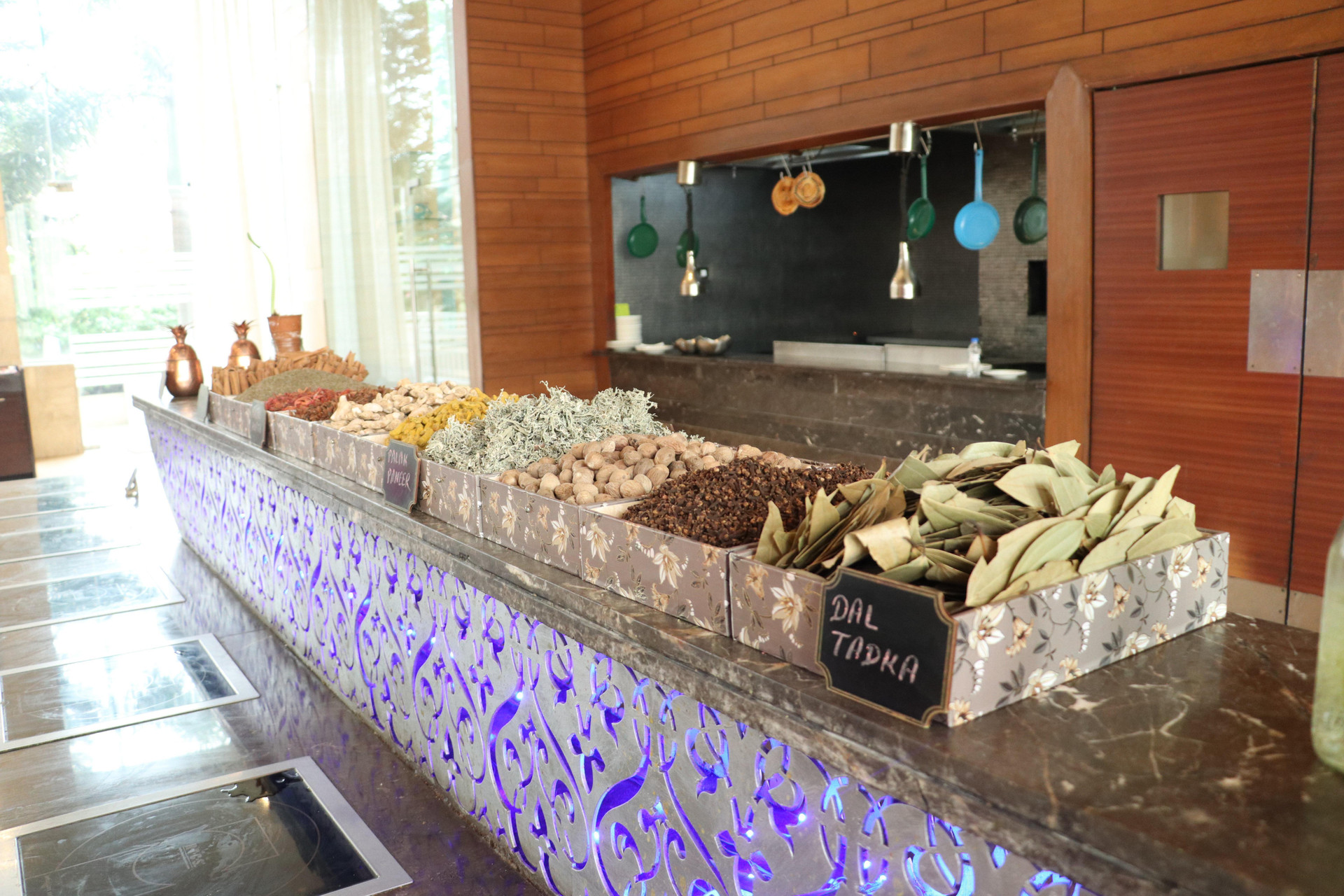 Restaurant Holiday Inn Chandigarh Panchkula, an IHG Hotel