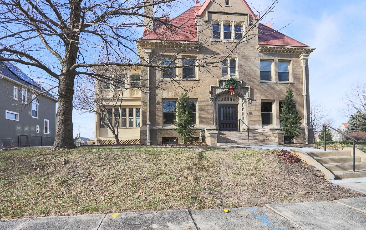 Vista Exterior Offutt Manor