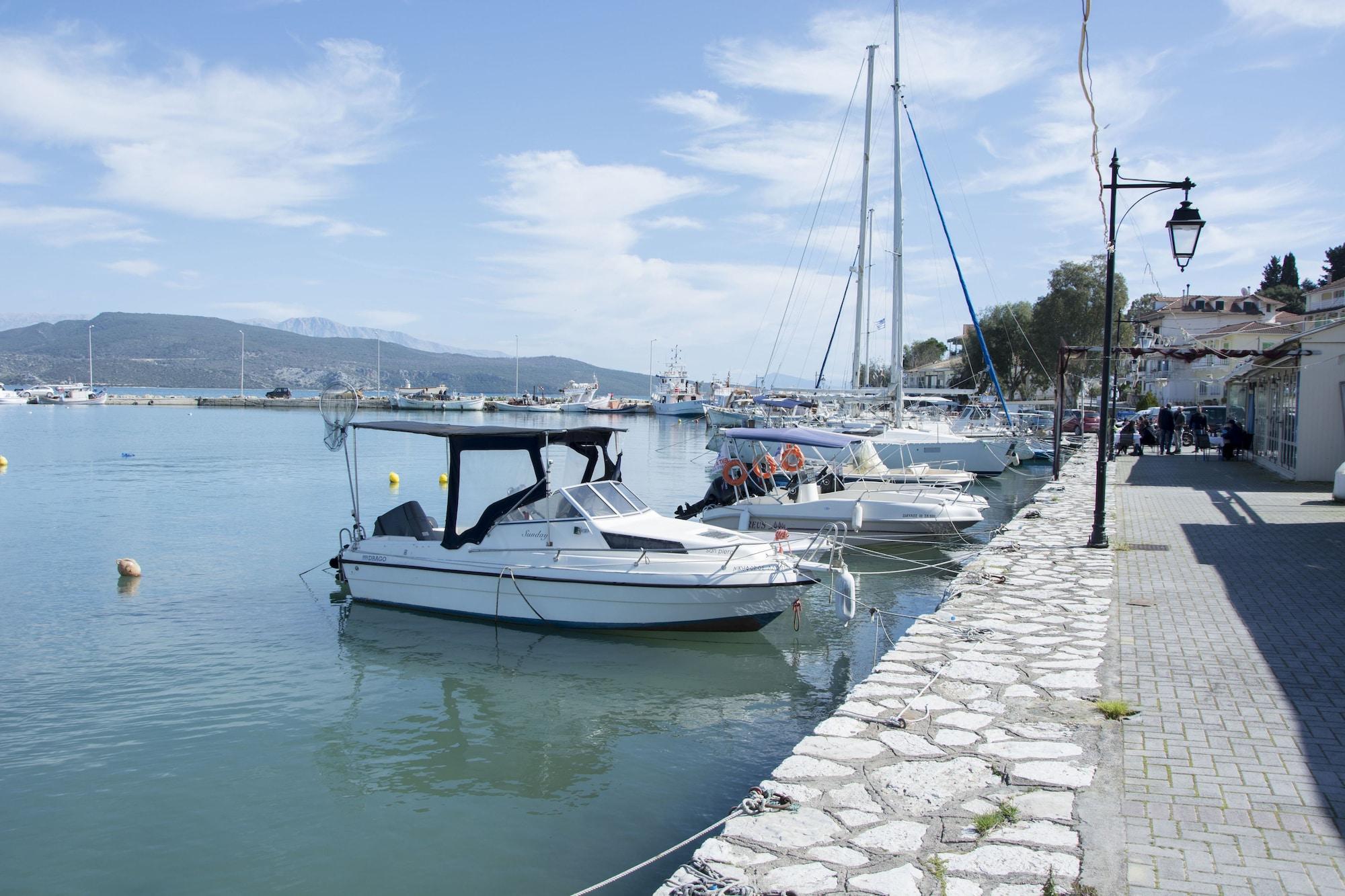 Varios George House Apartments & Villa