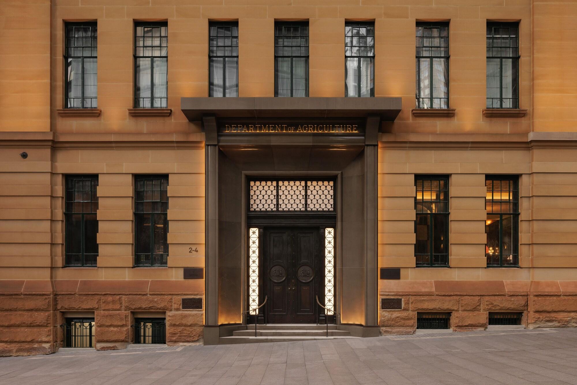 Vista Exterior Capella Sydney