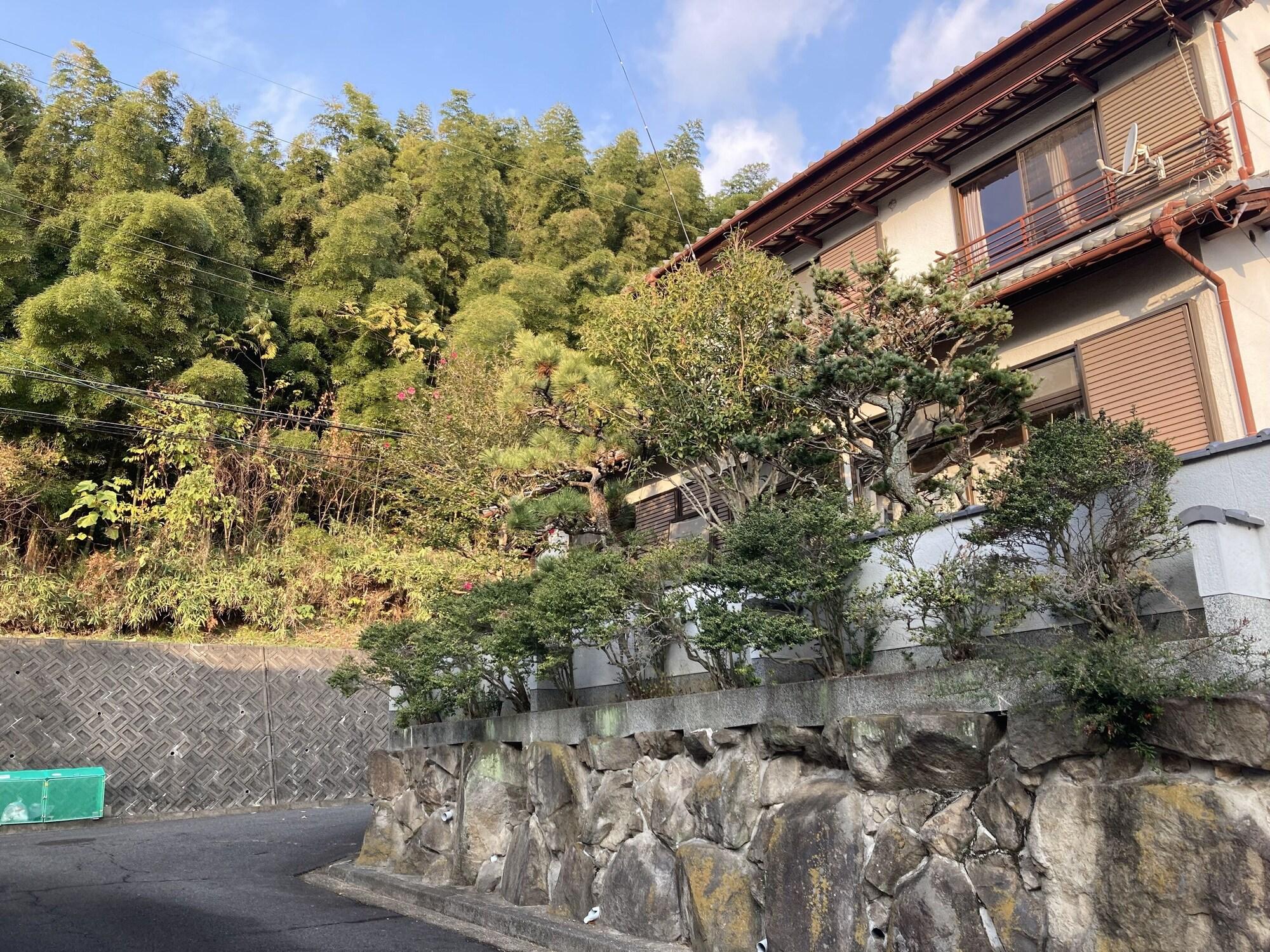 Varios Piano Guest House