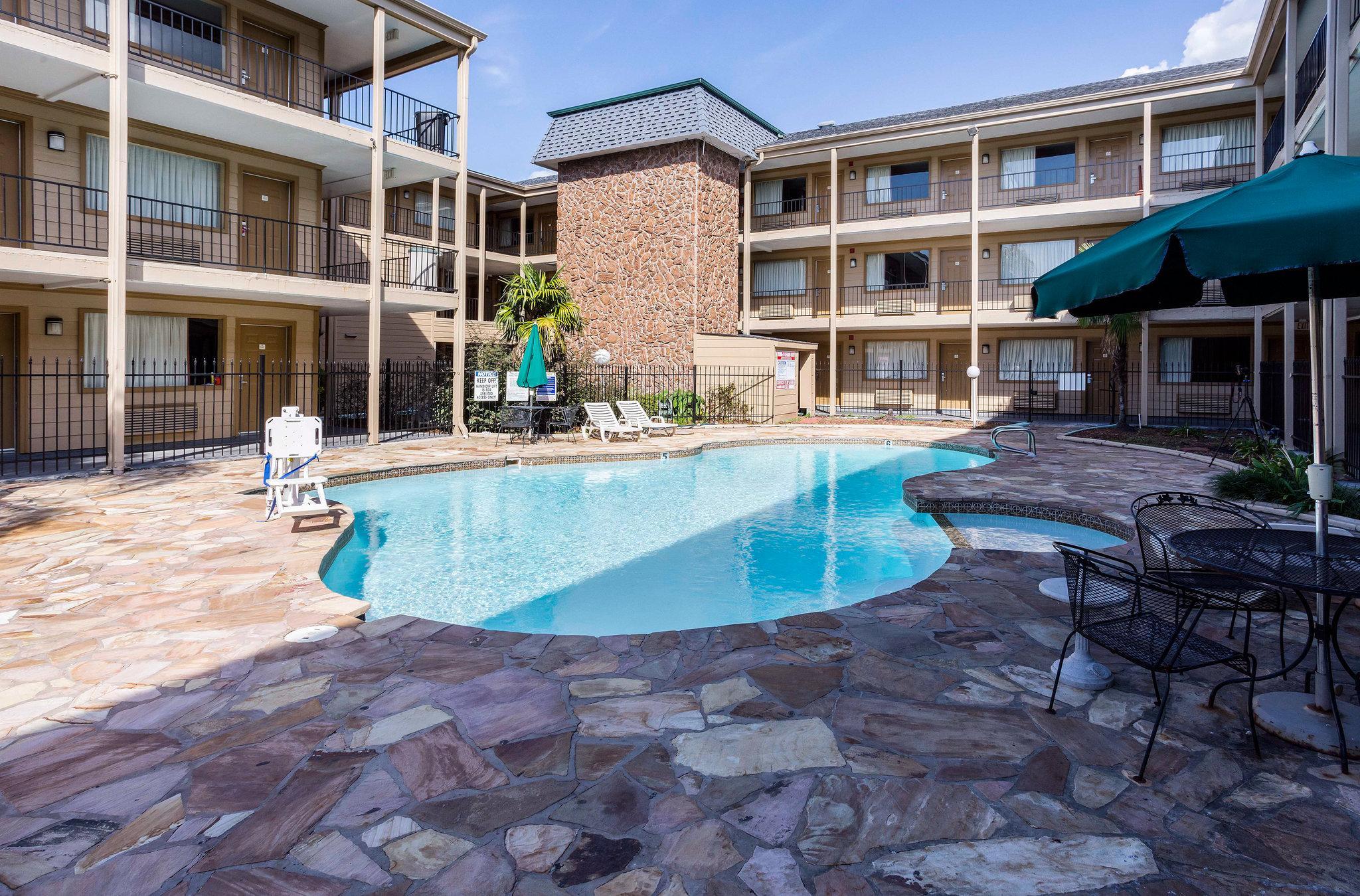 Vista Exterior Red Roof Inn Kenner – New Orleans Airport NE