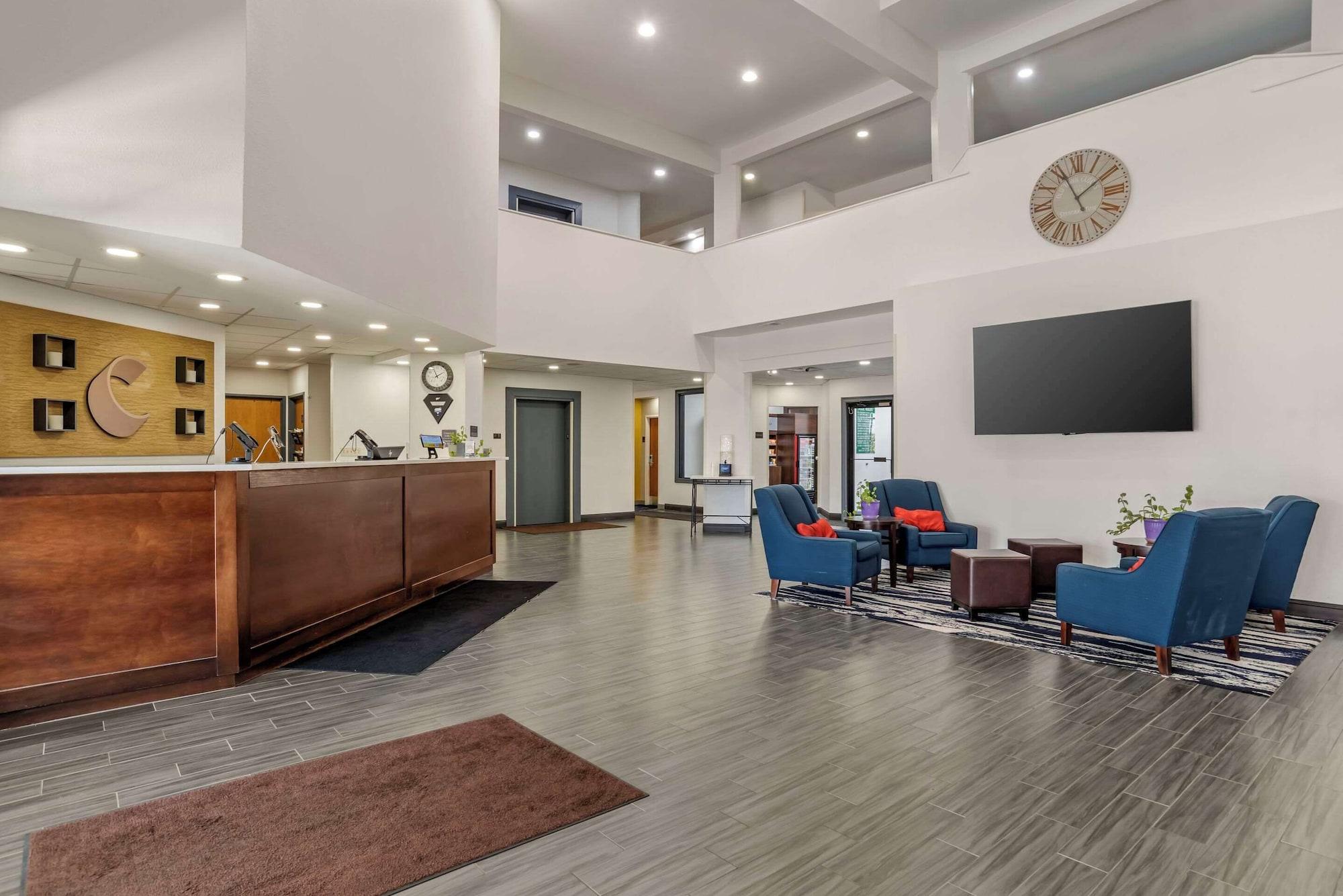 Vista Lobby Comfort Suites Hattiesburg near University