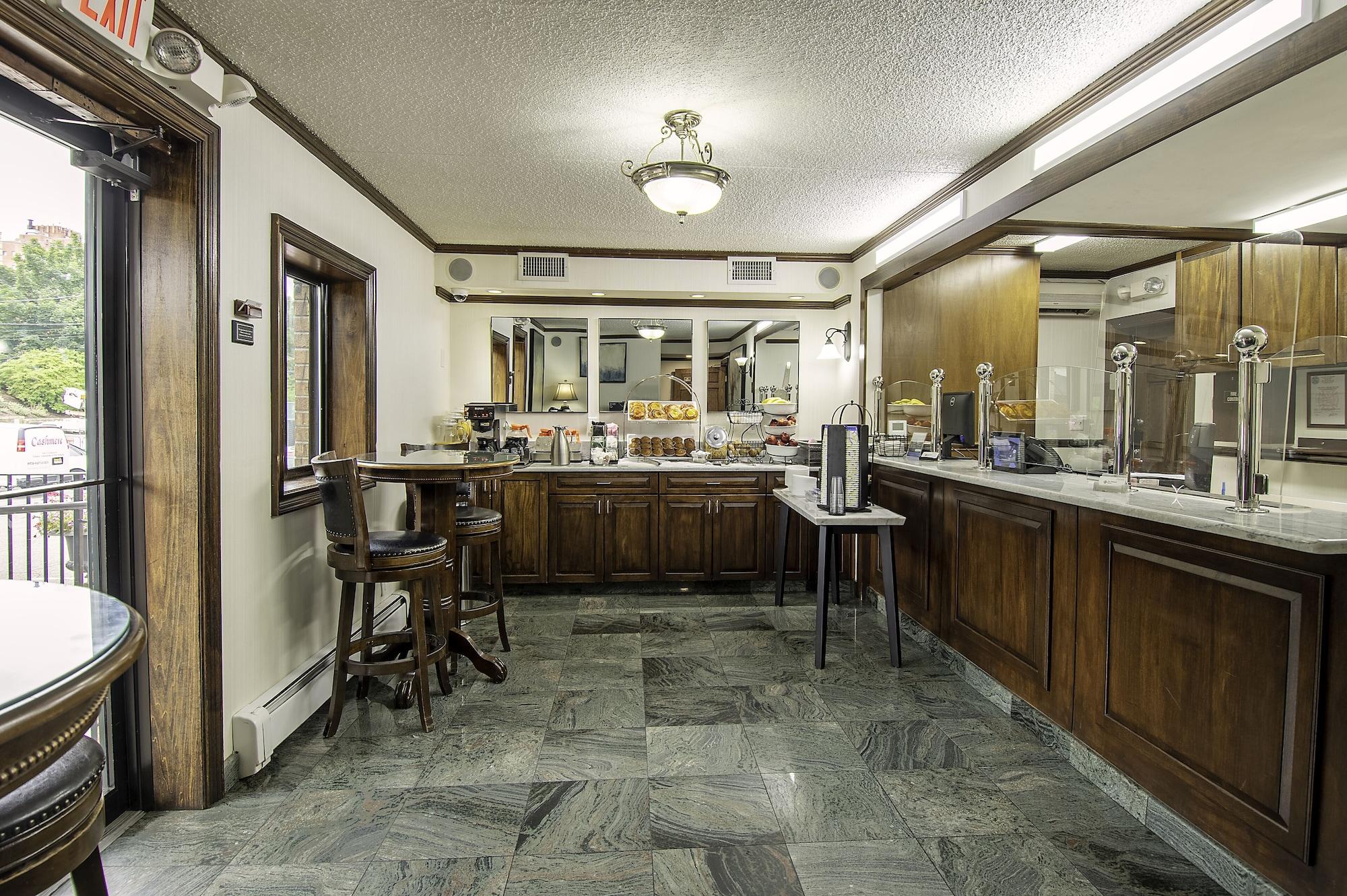 Restaurant Holland Hotel Free Parking Jersey City