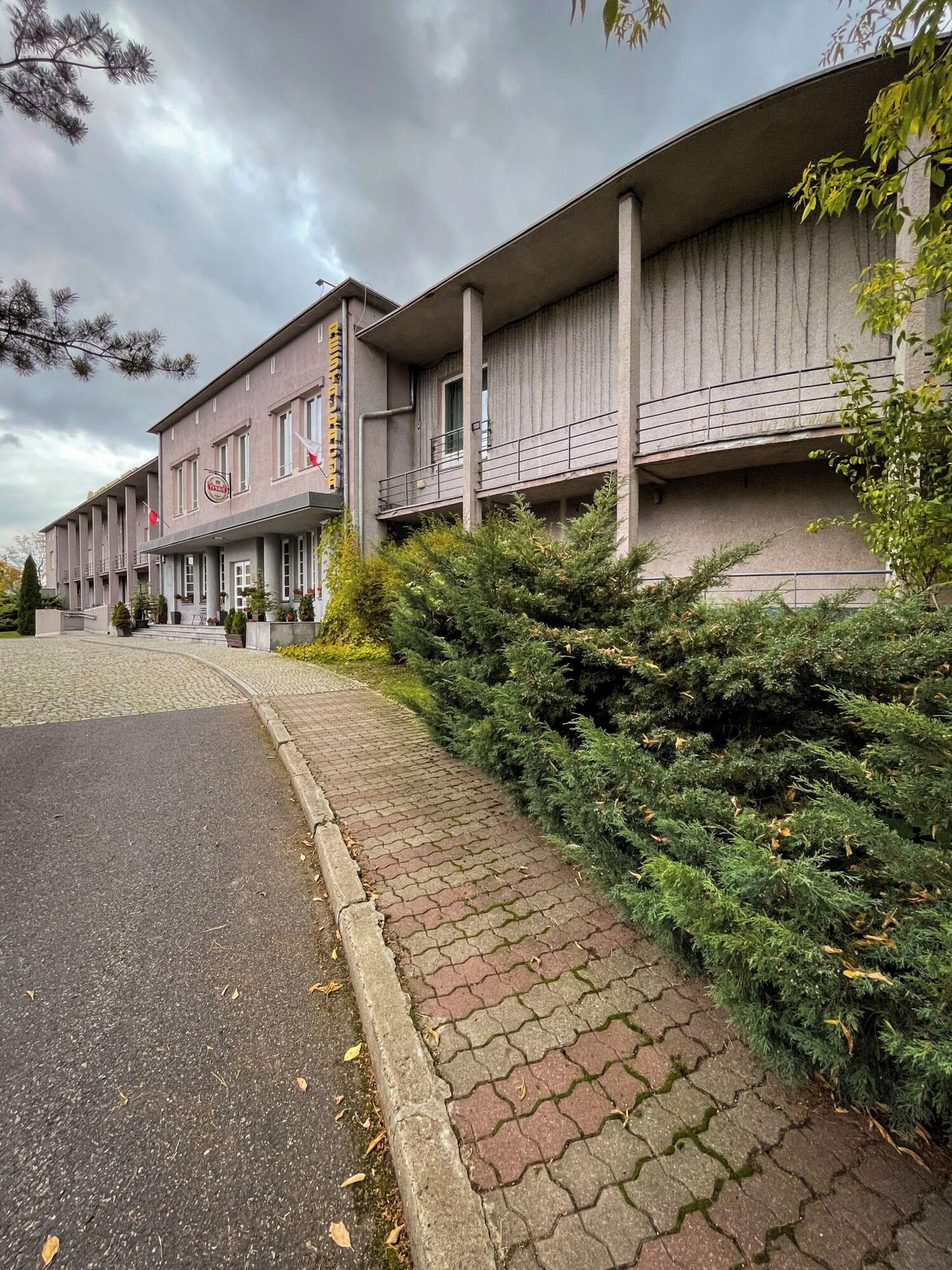 Vista Exterior Hotel Hutnik