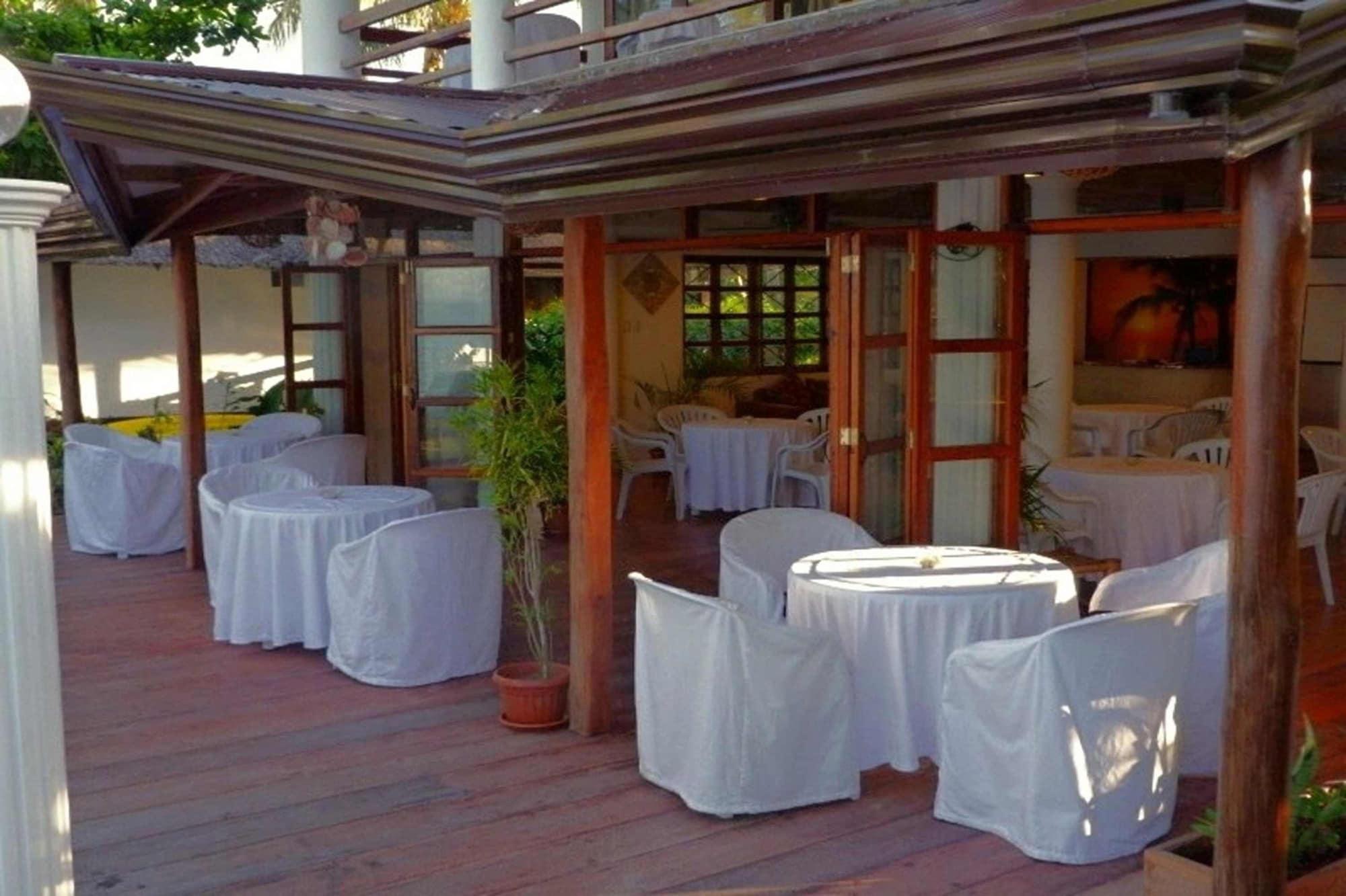 Restaurant Romantic Beach Villas Siargao Island