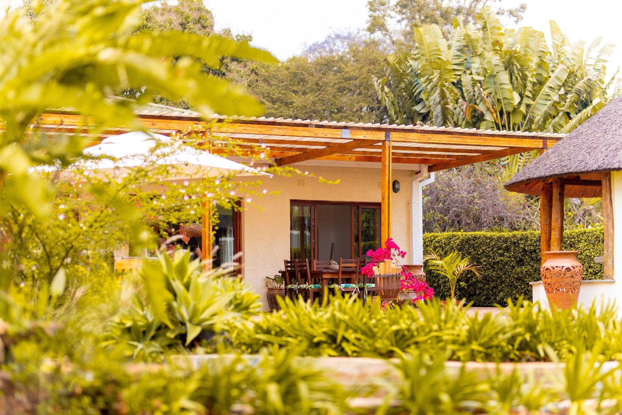 Varios Burley House - Guest House