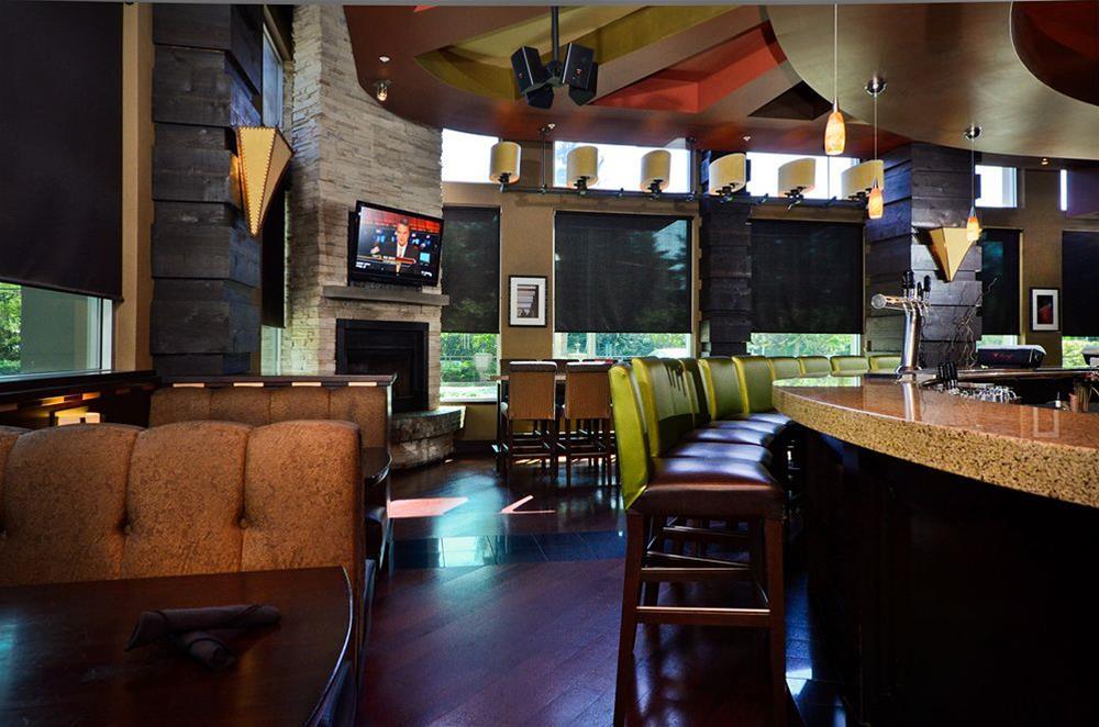 Bar/Salón Sandman Suites Surrey-Guildford