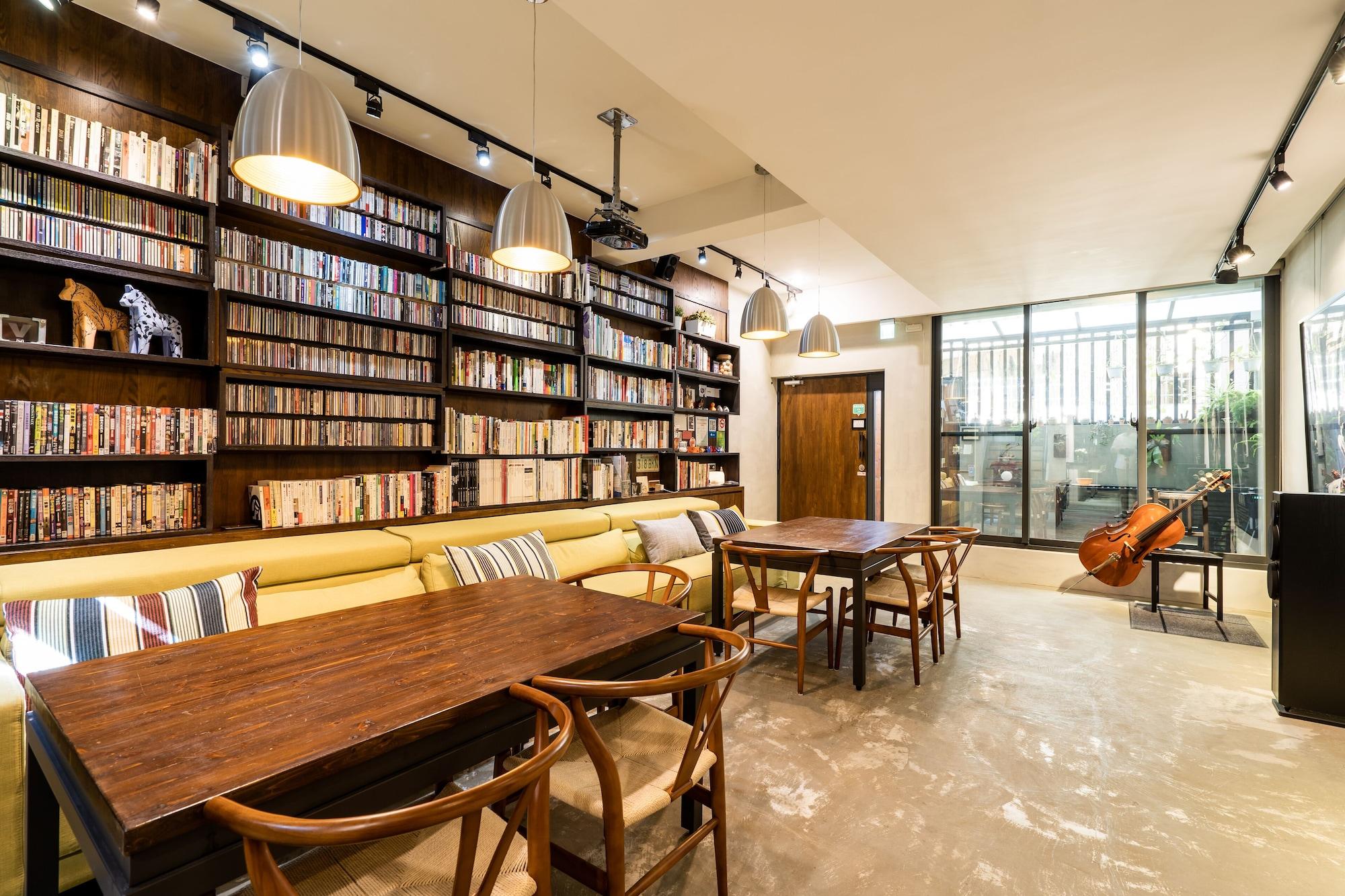 Vista Lobby Chez Poky