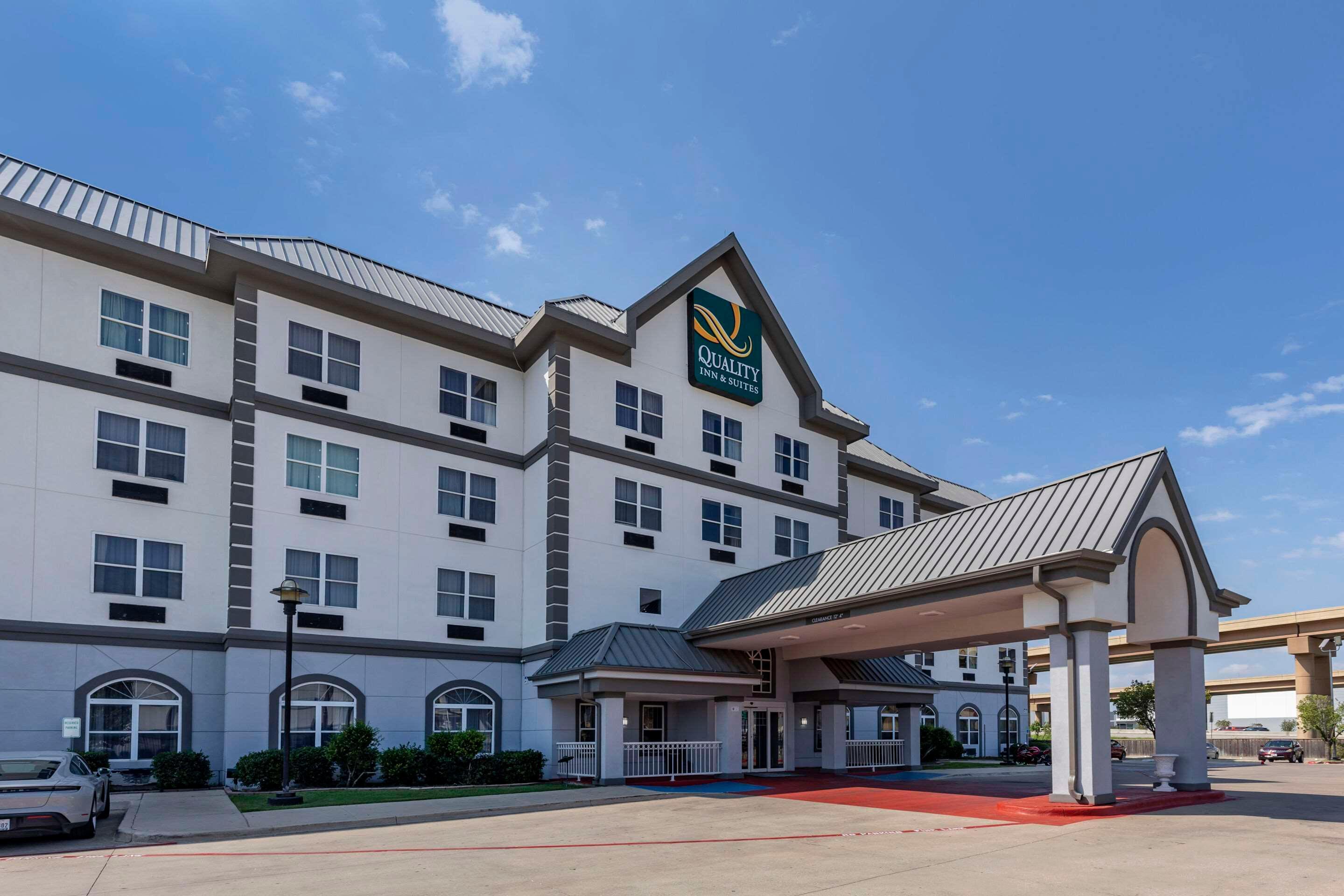 Vista Exterior Quality Inn & Suites I-35 E / Walnut Hill