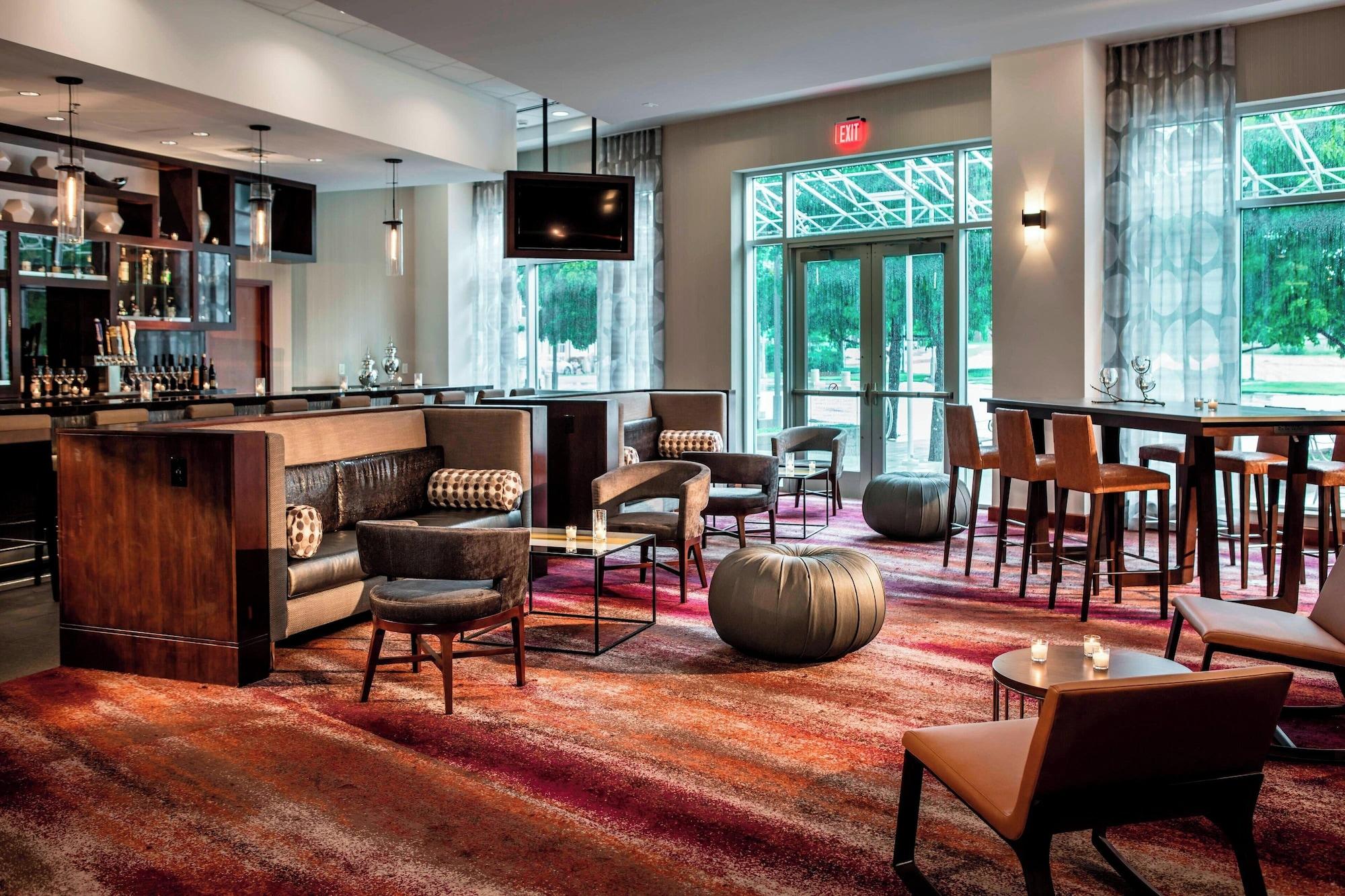 Restaurant Renaissance Dallas Richardson Hotel