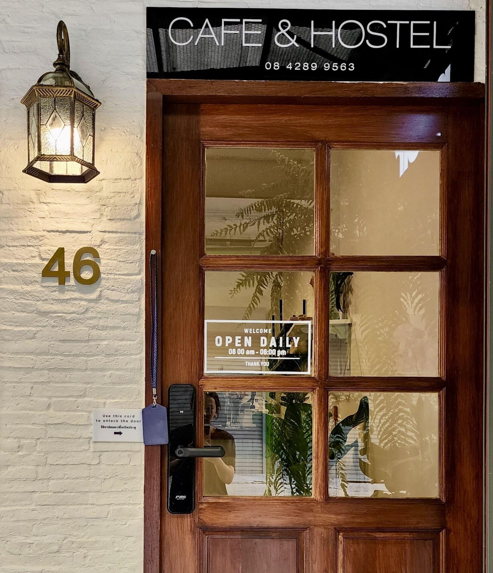 Vista Exterior Noir Cafe And Hostel