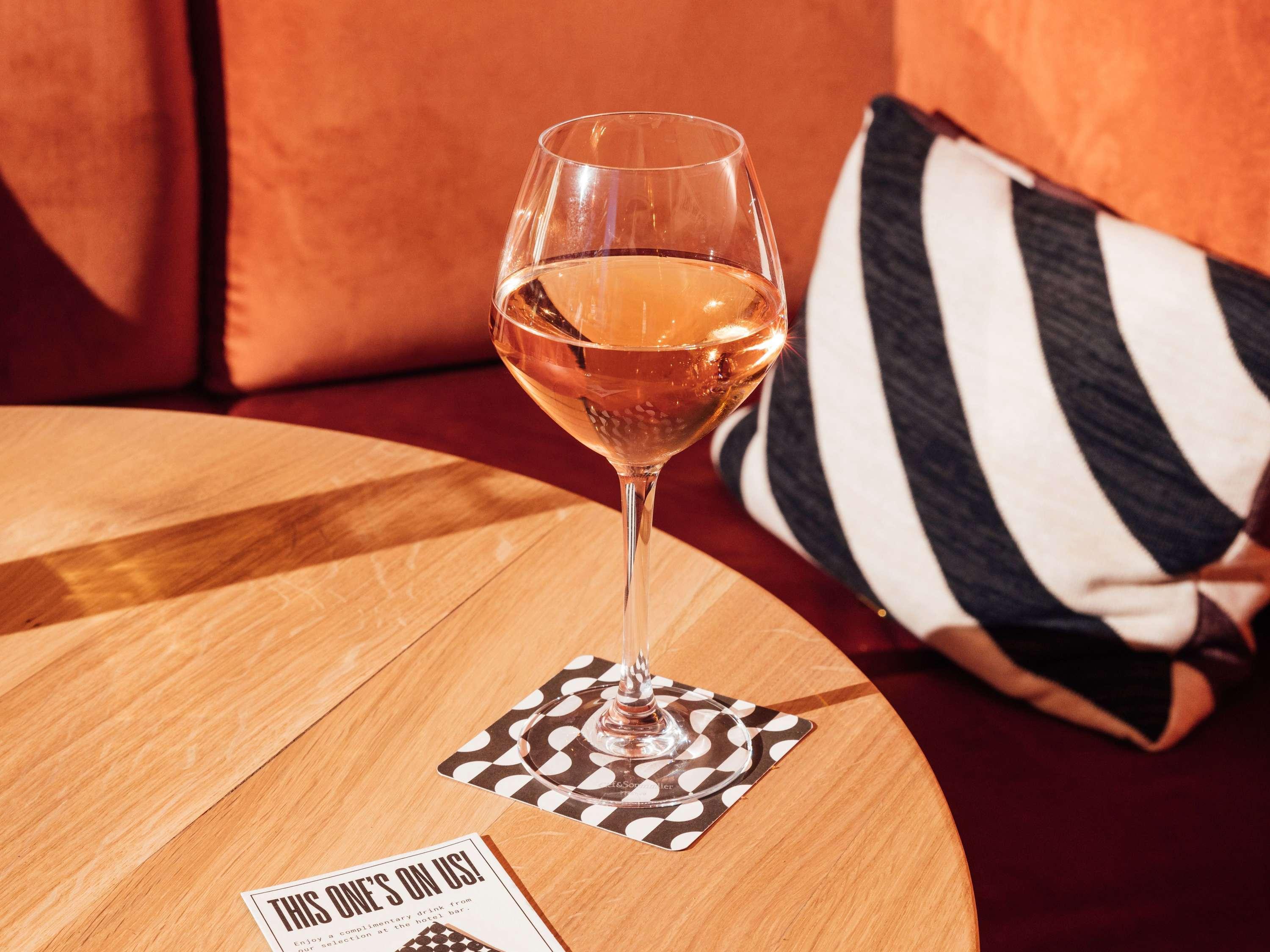 Bar/Salón Tribe Paris Suresnes