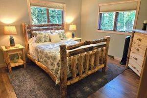 Alquiler Vacacional - Lakeside Escape/ Ski Nordic Mt./ lakefront cabin/ pontoon rental/ Pets/ Hot Tub!