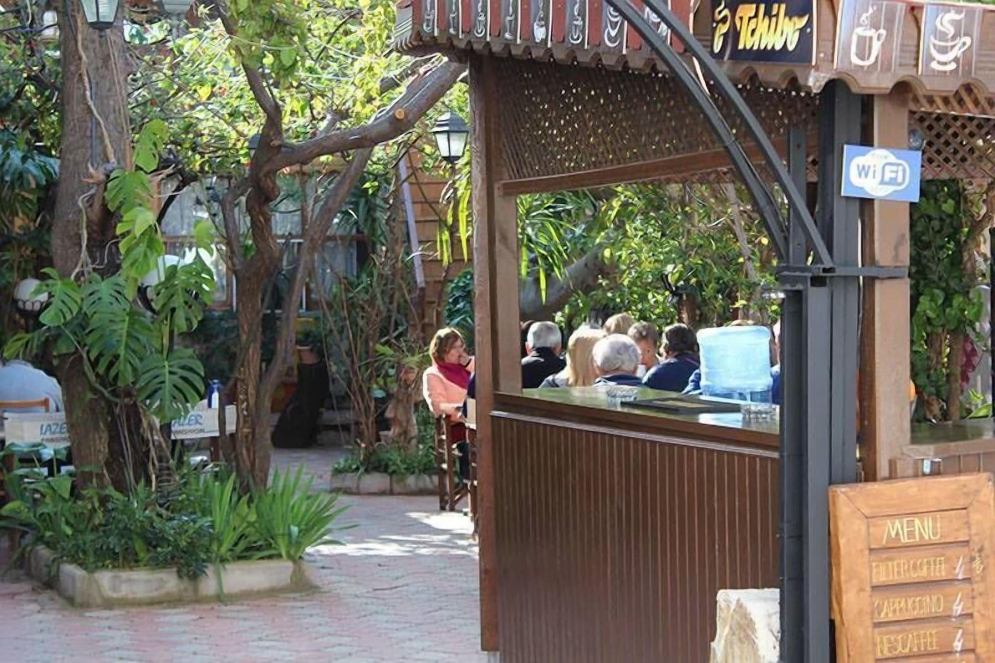 Bar/Salón Lazer Pension Kaleici