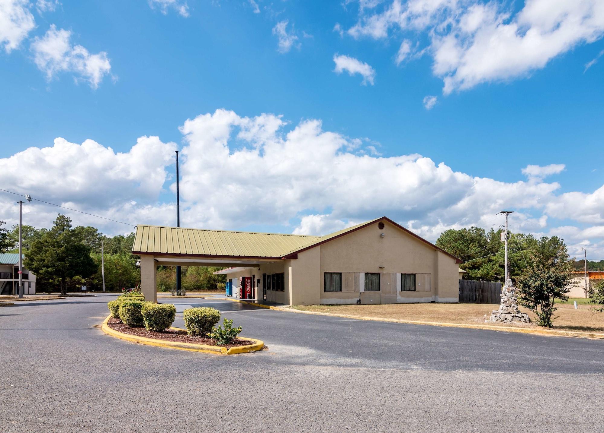 Vista Exterior Red Roof Inn Sylacauga