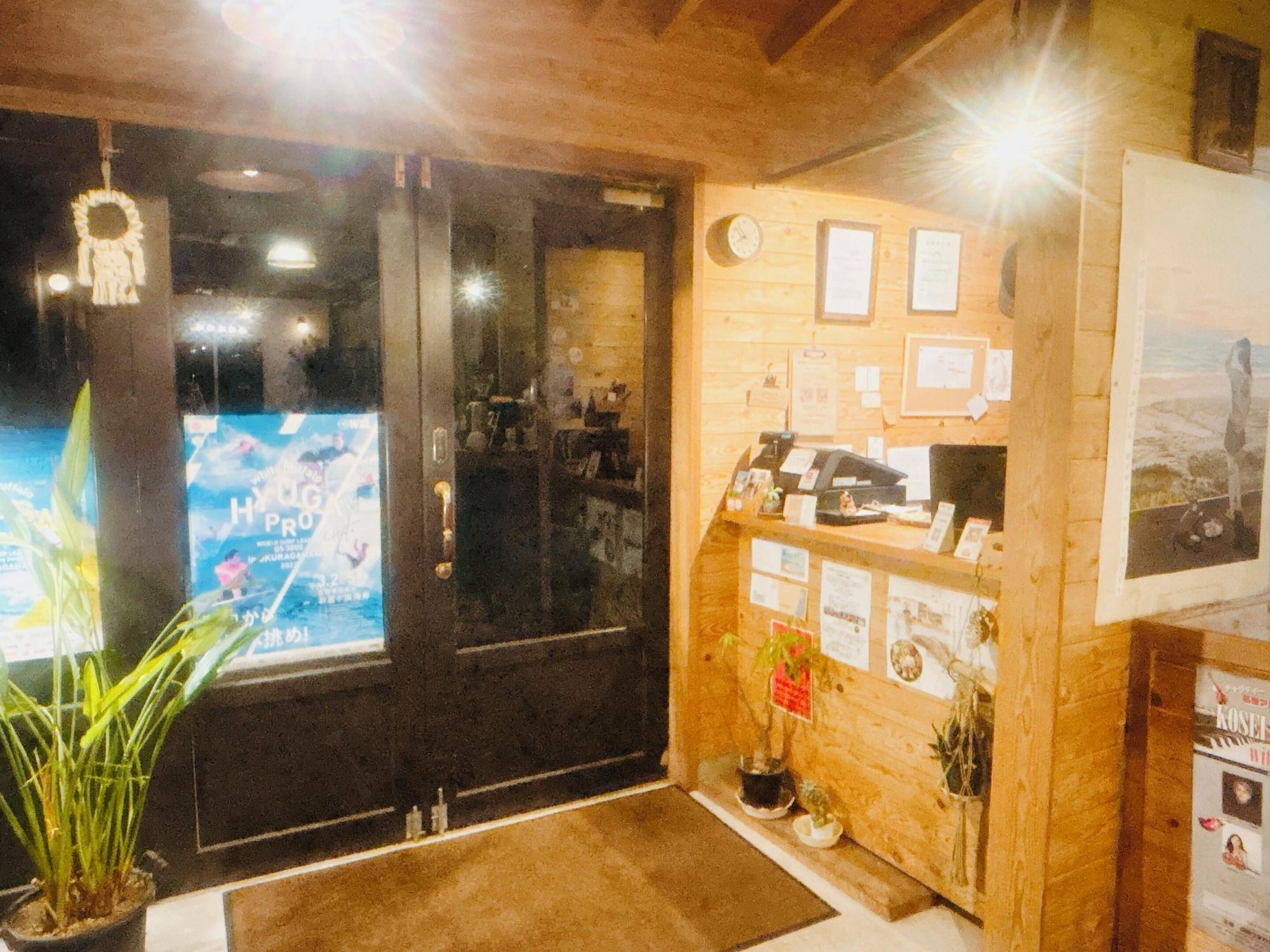 Vista Lobby Guesthouse & Beach Cafe Fuego, Hostel