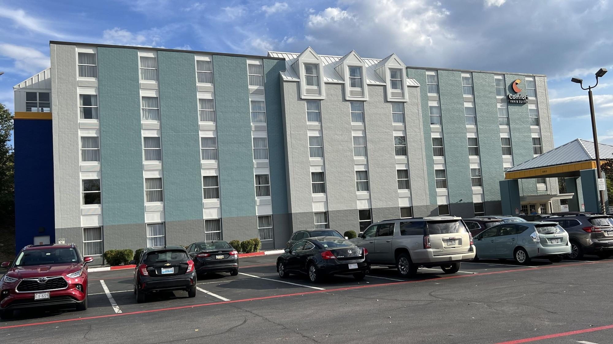 Vista Exterior Comfort Inn & Suites Staunton