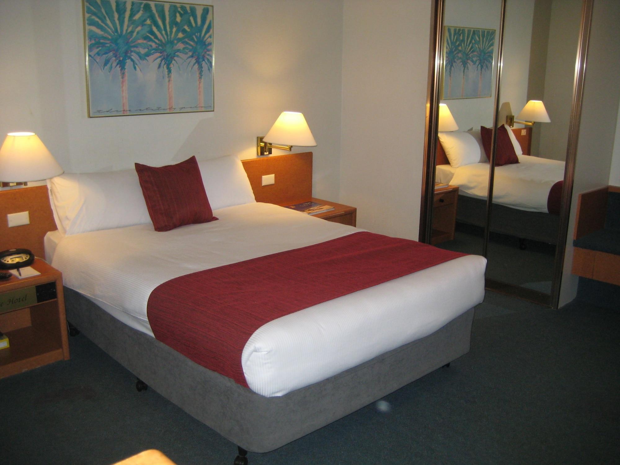 Varios Devere Hotel