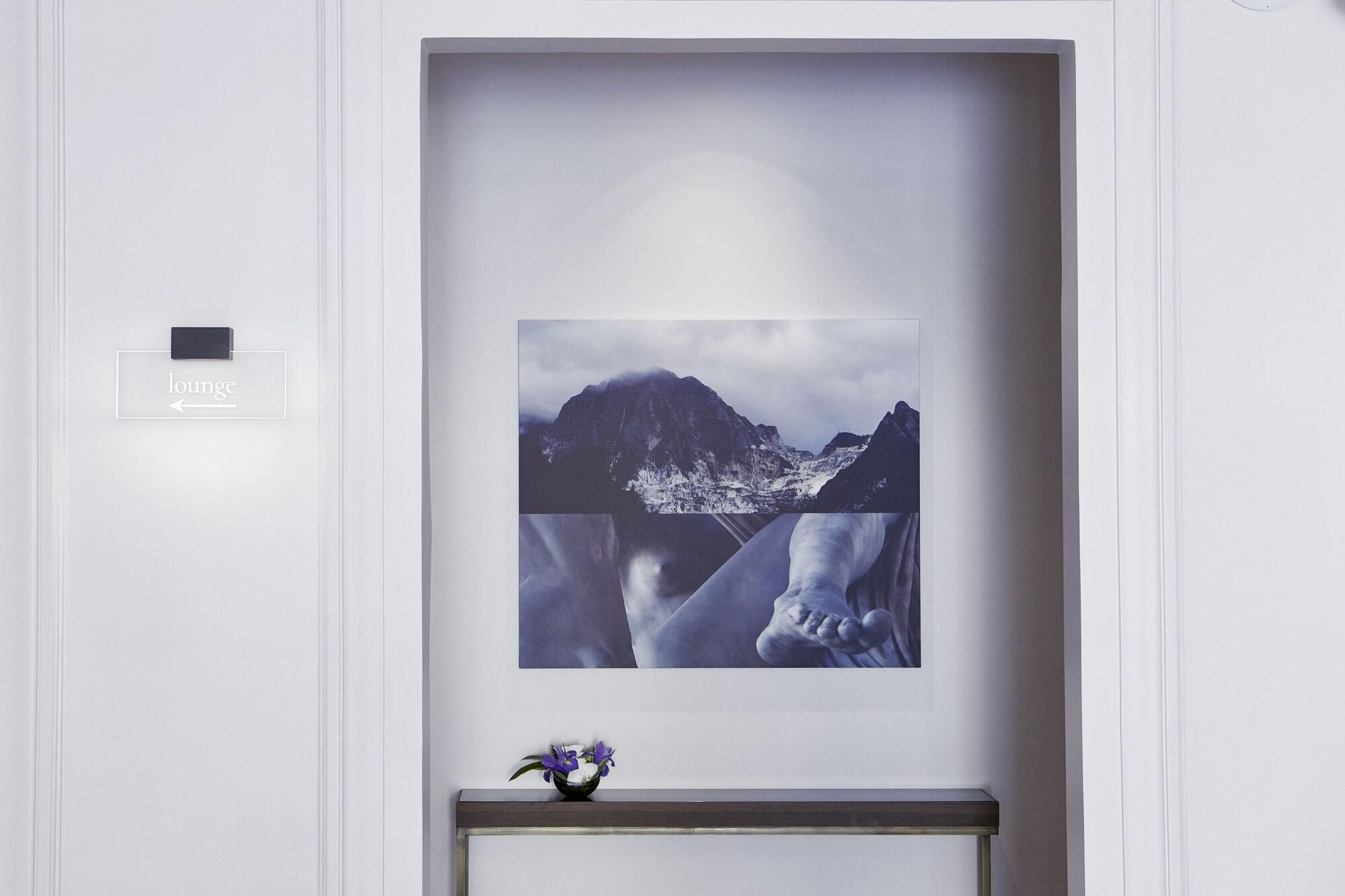 Vista Lobby Messori Suites