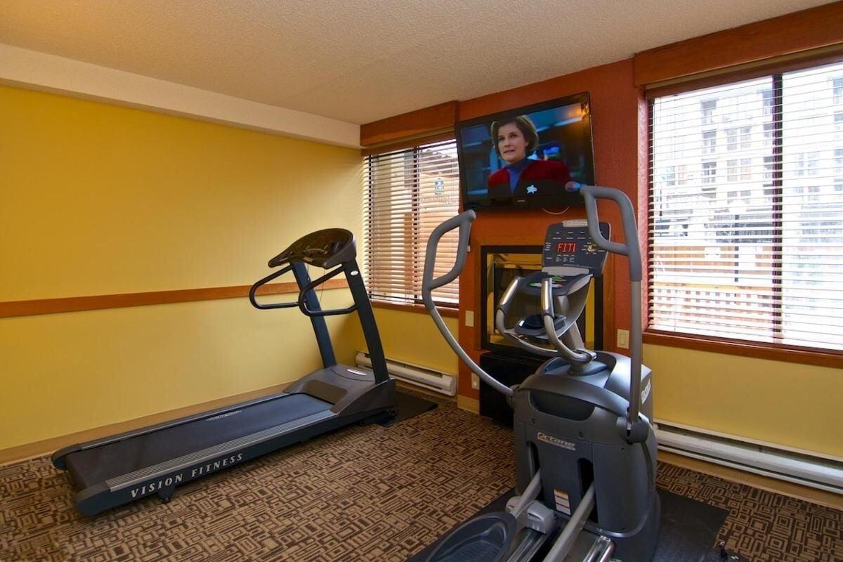 Gimnasio Mountain Side Hotel Whistler by Executive