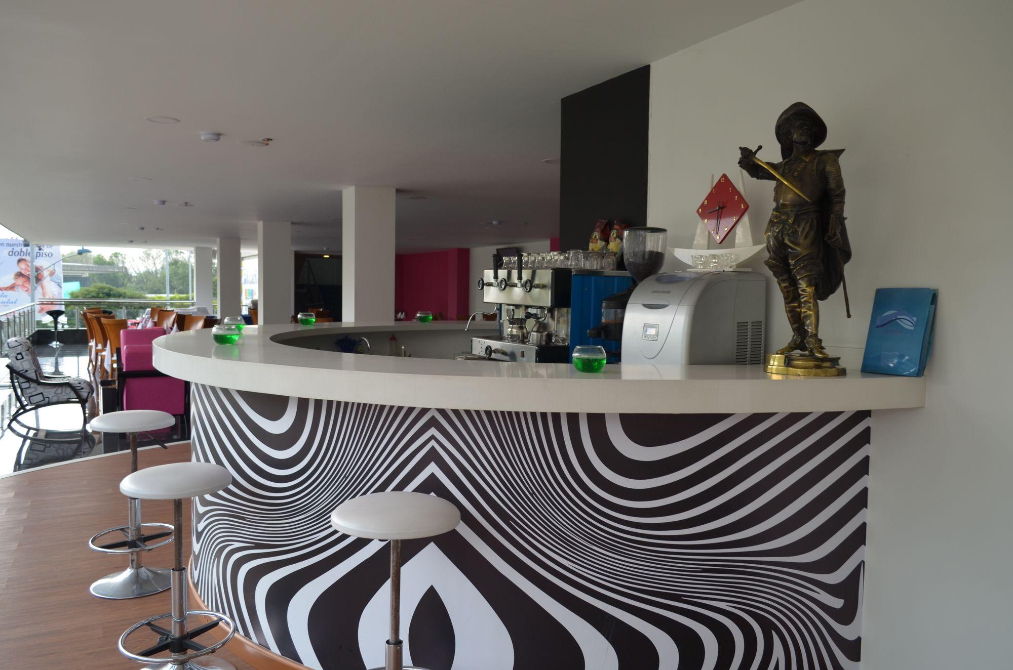 Bar/Salón Top Deck Hotel