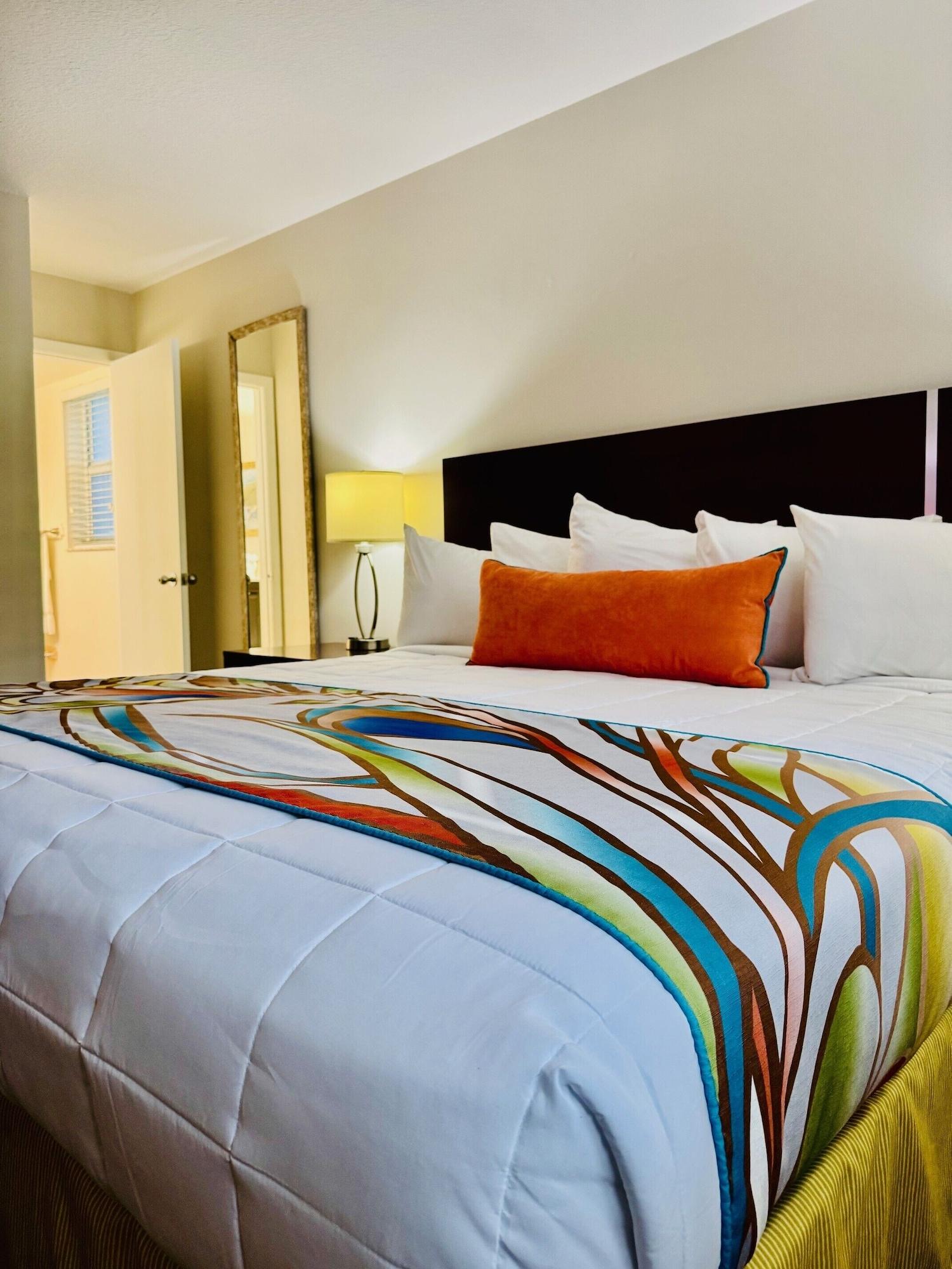 Varios Surfsider Resort