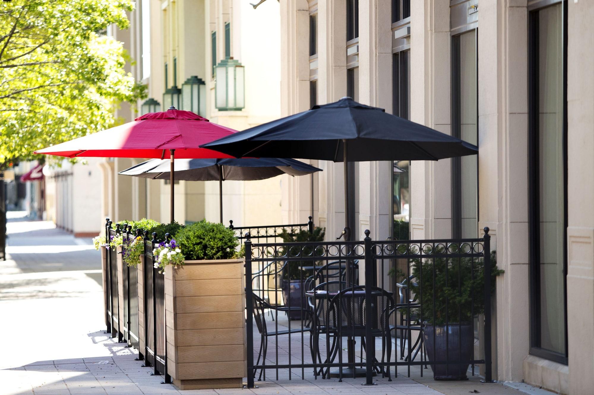 Restaurant Ambassador Hotel Wichita, Autograph Collection