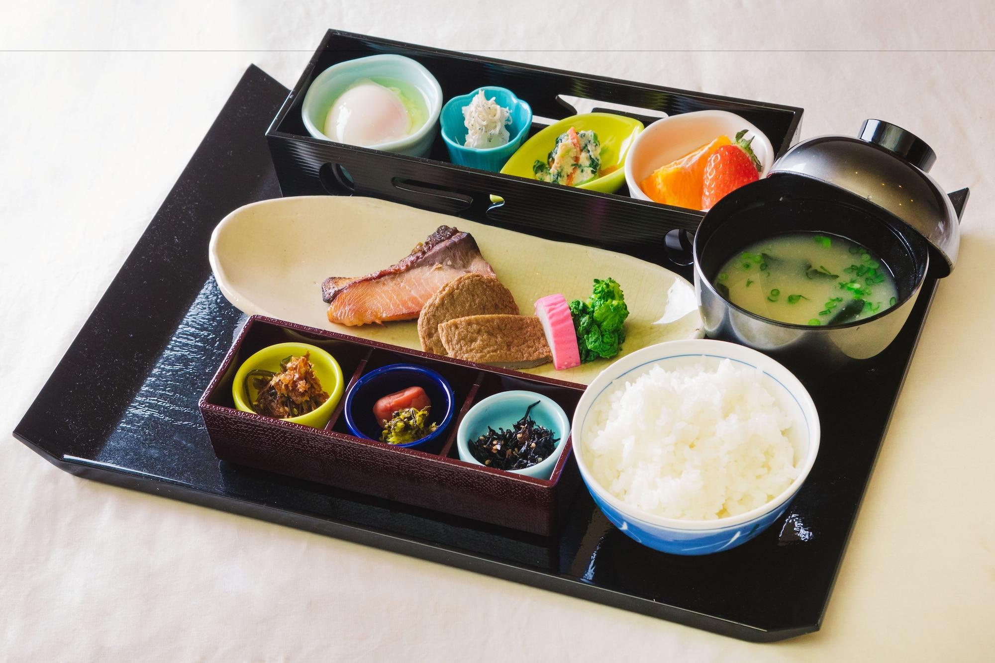 Bar/Salón JR Hotel Clement Uwajima