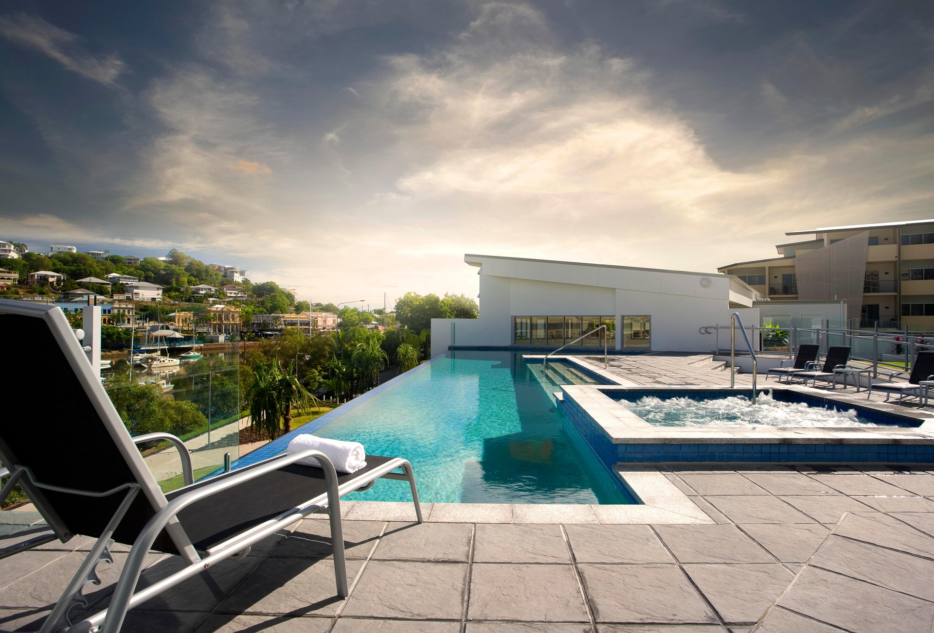 Vista Piscina Oaks Townsville Gateway Suites