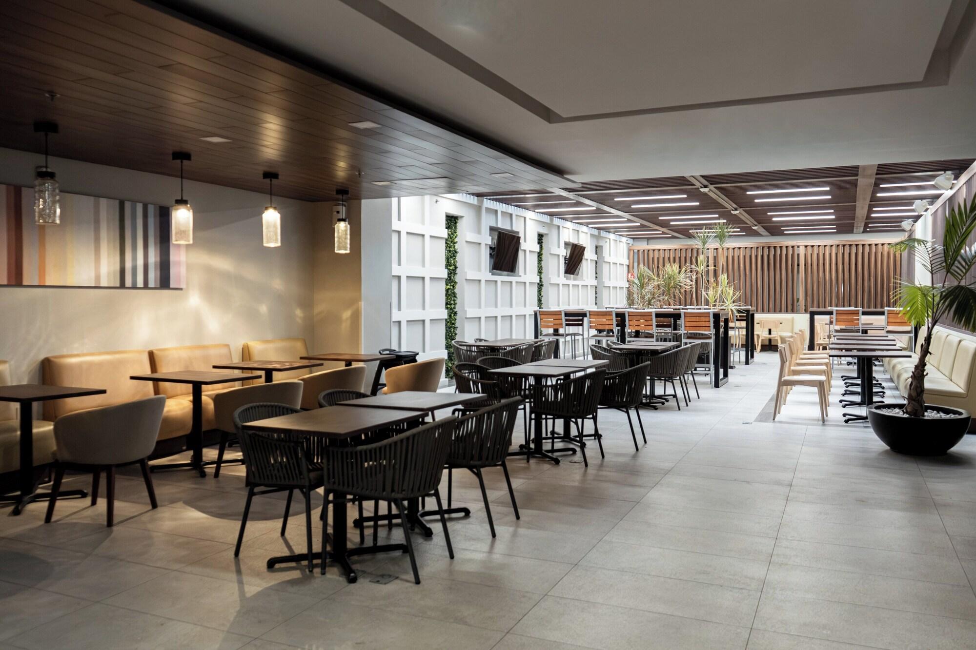 Restaurant Holiday Inn Express & Suites Playa Del Carmen by IHG