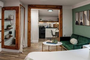 Renta temporal - Downtown 1BR Cottage for 4