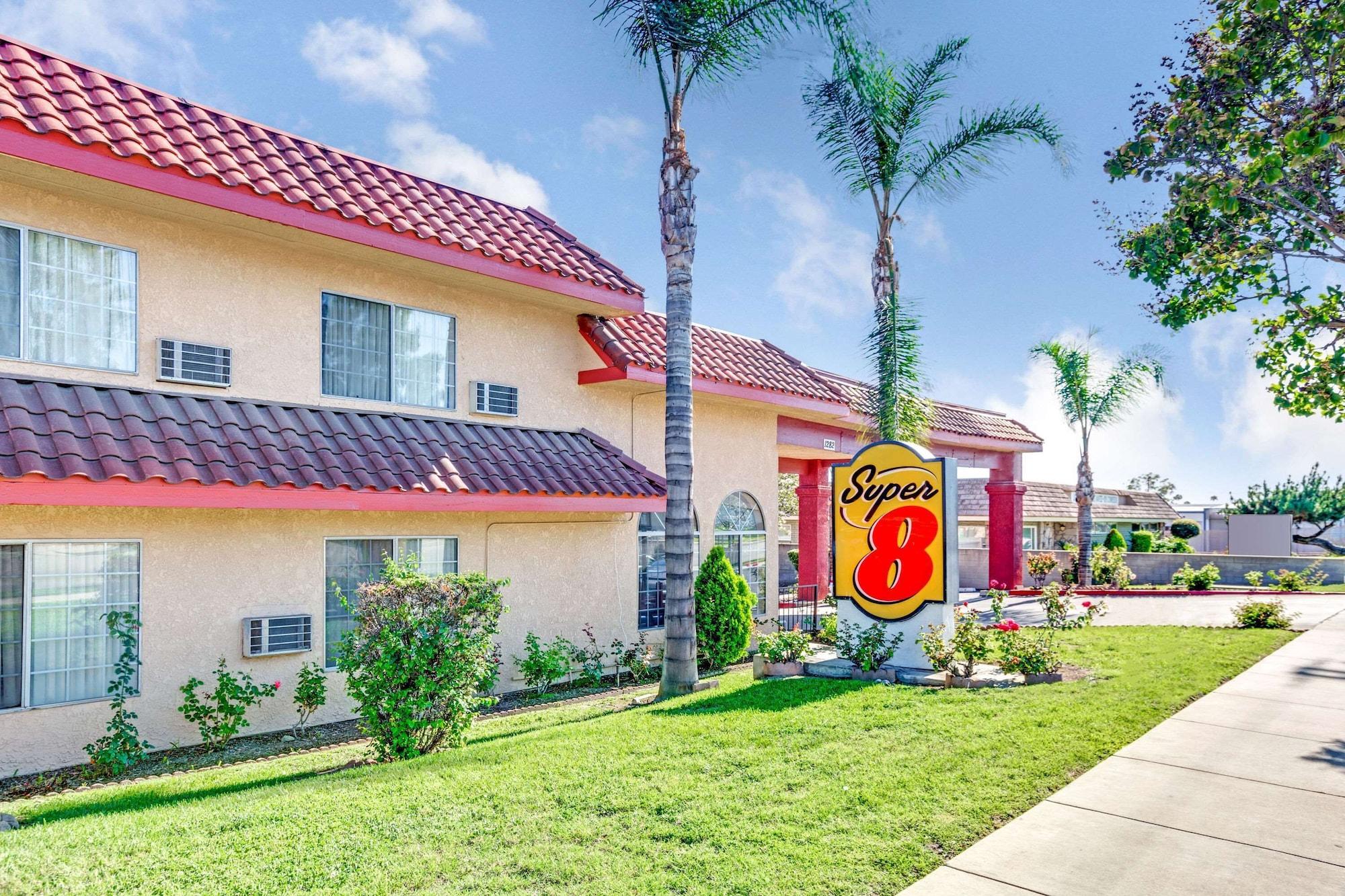 Vista Exterior Super 8 by Wyndham Upland Ontario CA