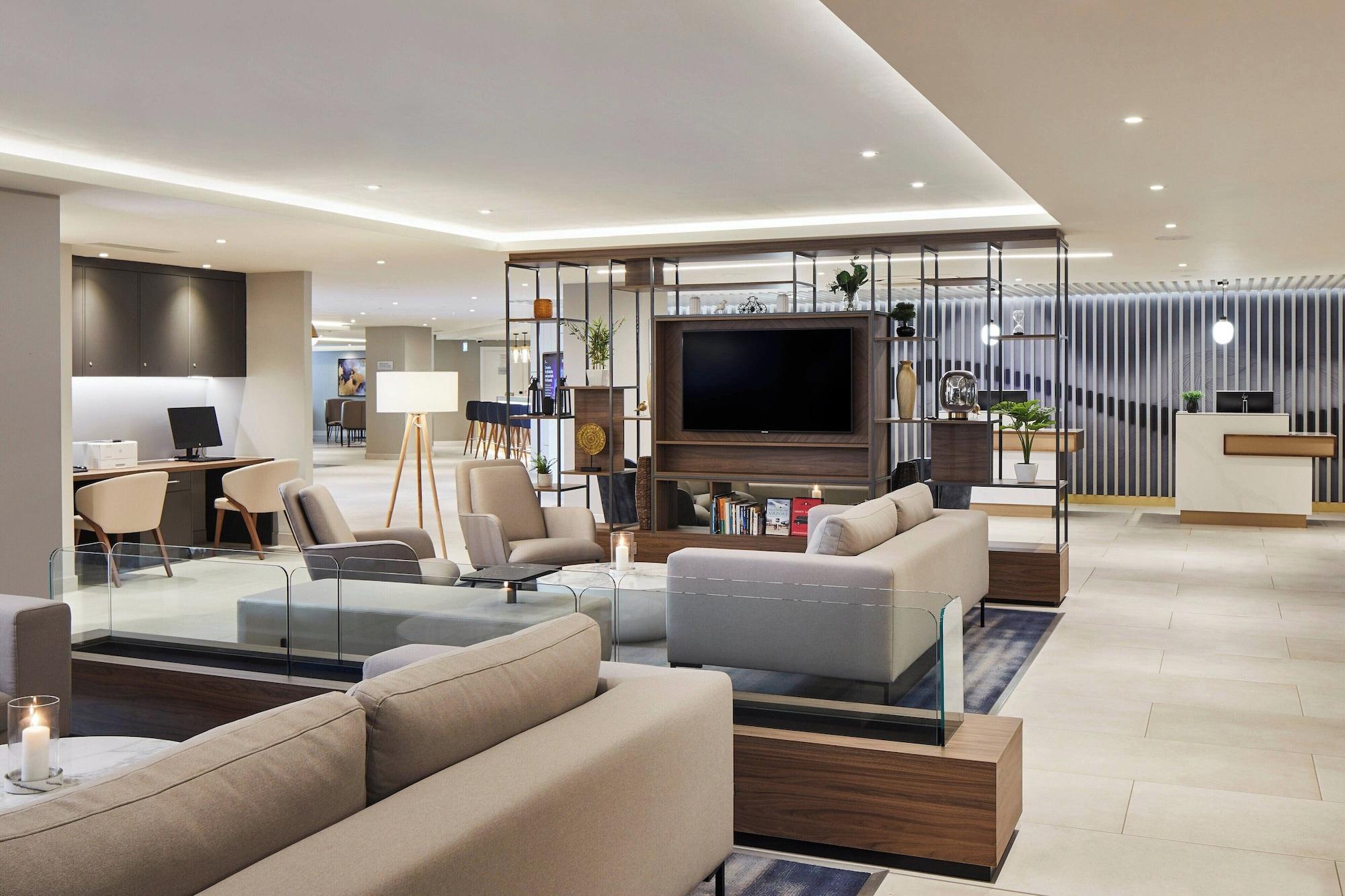 Vista Lobby Courtyard by Marriott London Heathrow Airport