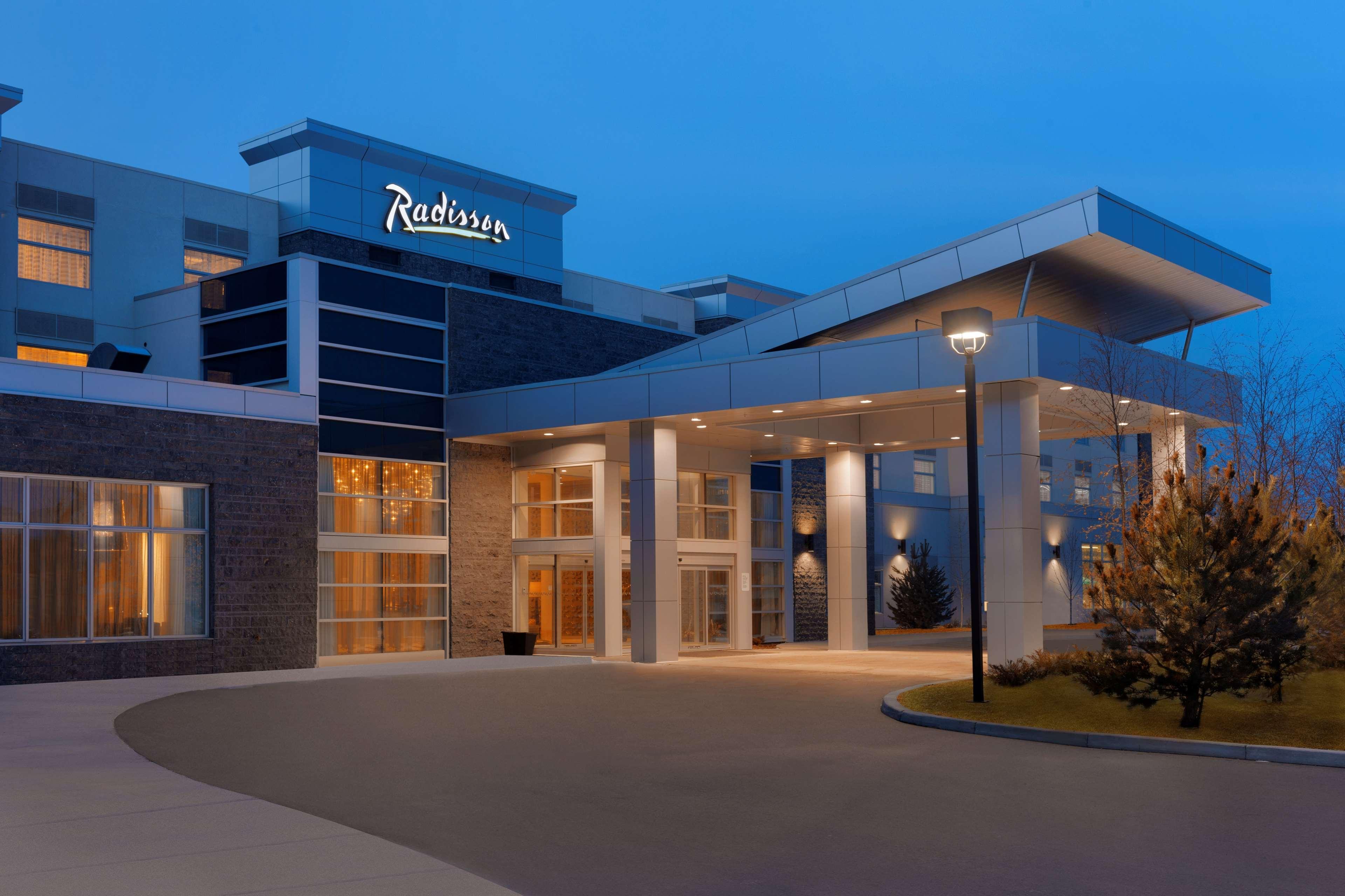Vista Exterior Radisson Hotel & Conference Centre Calgary Airport