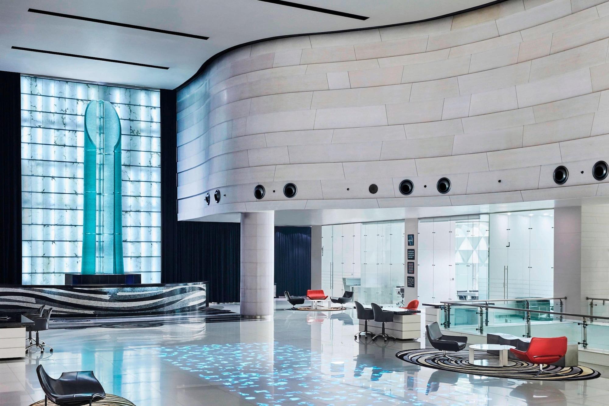 Vista Lobby Le Meridien New Delhi