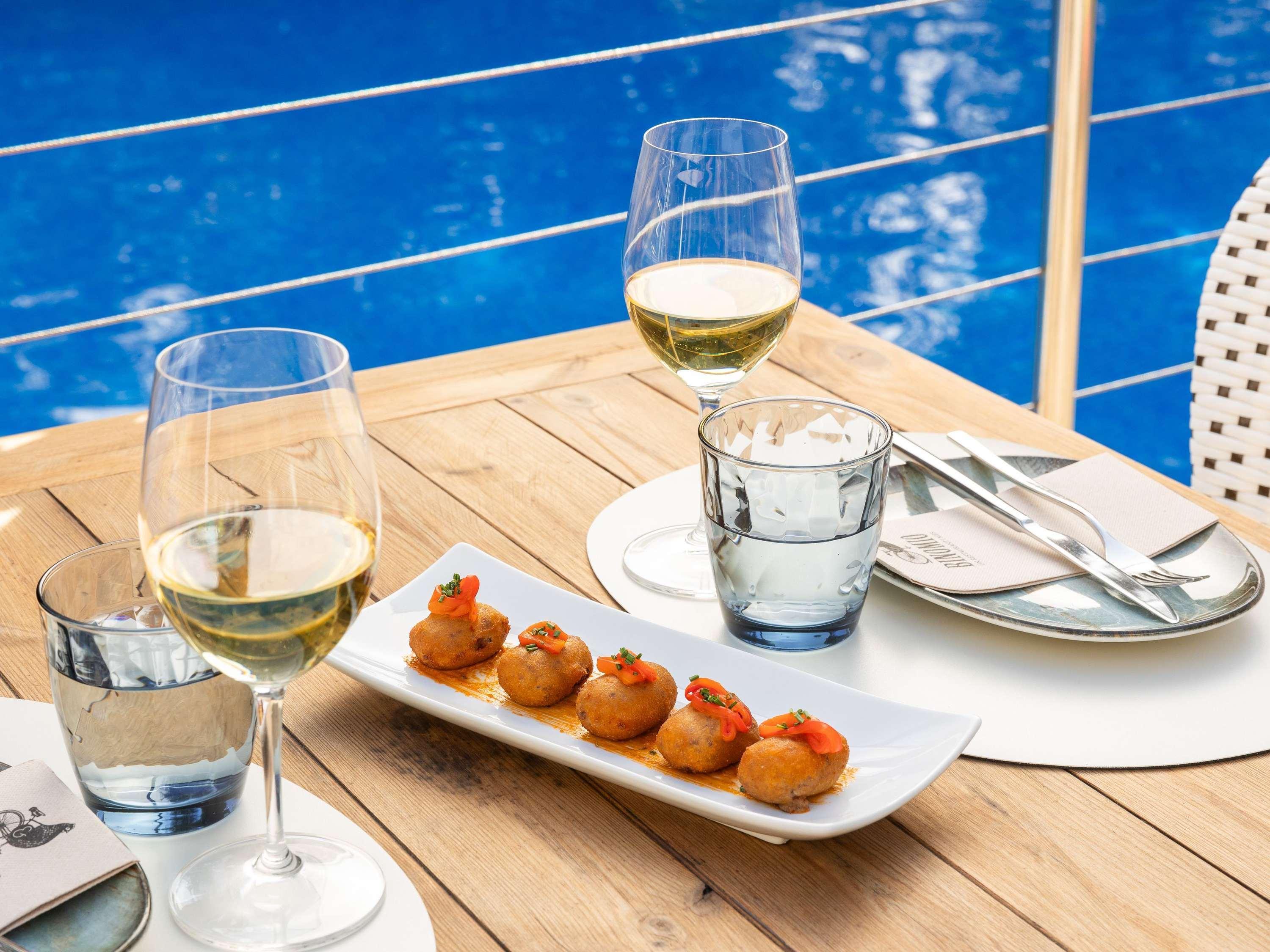 Bar/Salón Novotel Barcelona Cornella