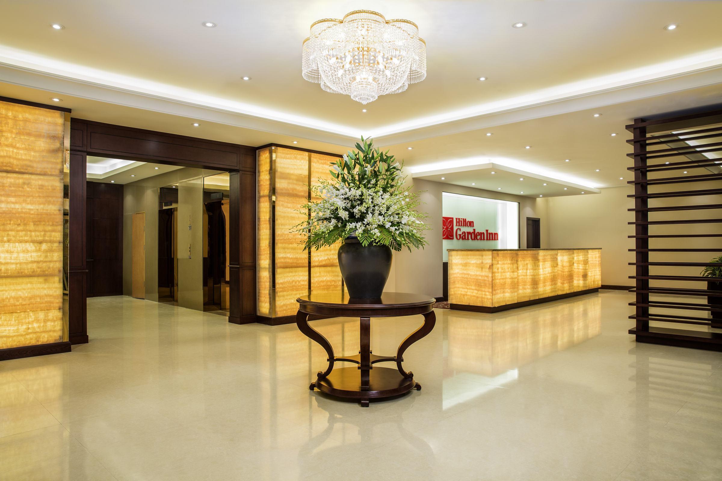 Vista Lobby Hilton Garden Inn Hanoi