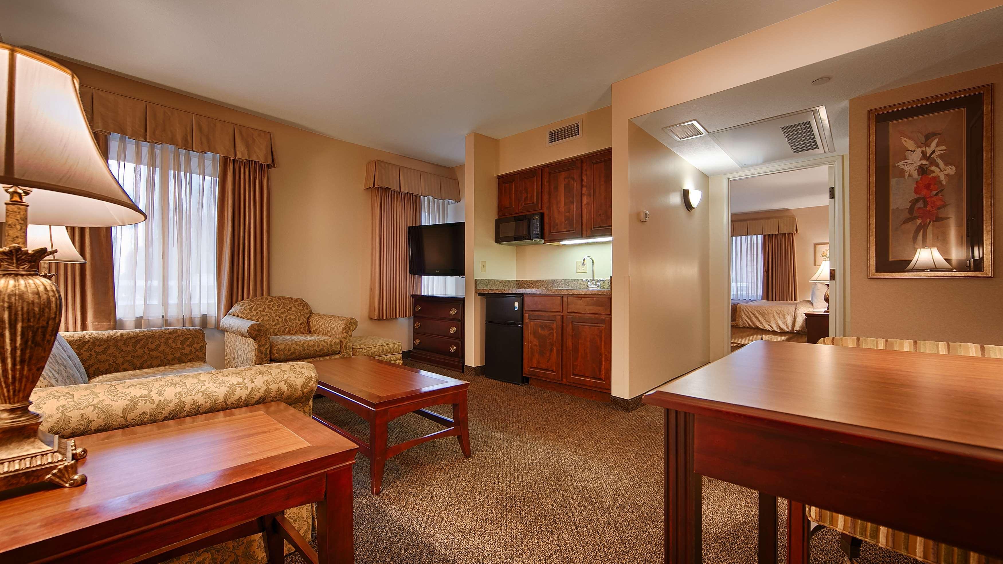 Vista Exterior Best Western Plus The Normandy Inn & Suites
