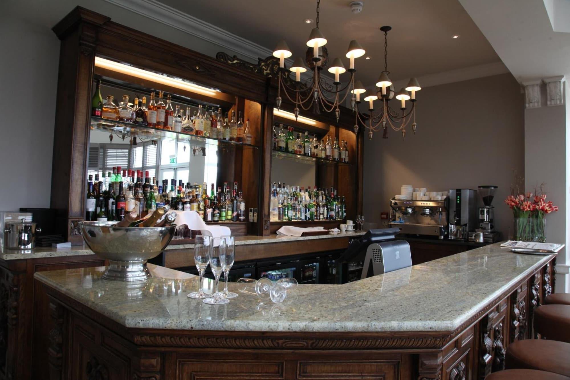 Bar/Salón Brockencote Hall Hotel