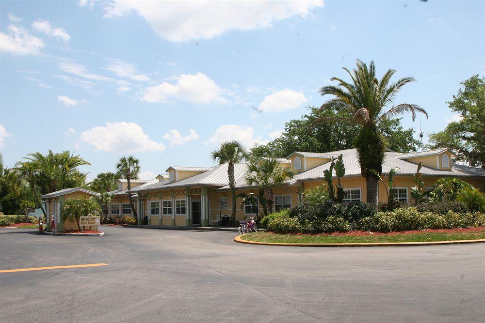 Vista Lobby Tropical Palms Resort & Campground